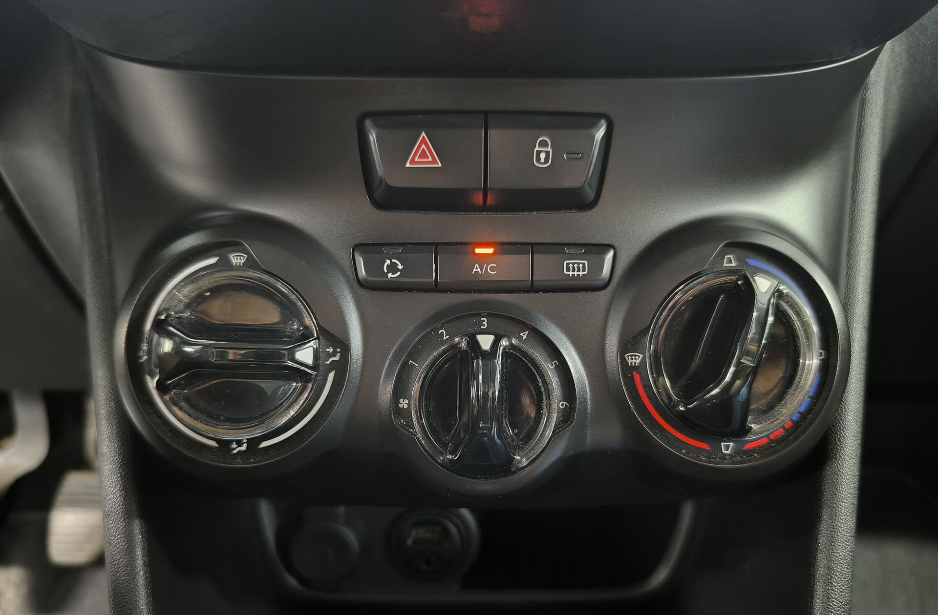 Peugeot 208 1.6 BlueHDi Style - foto 24