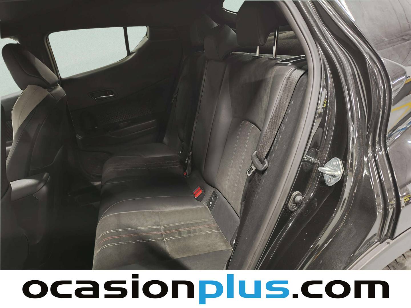 Foto asientos traseros Toyota C-HR Toyota C-HR 180H GR Sport (184 CV)