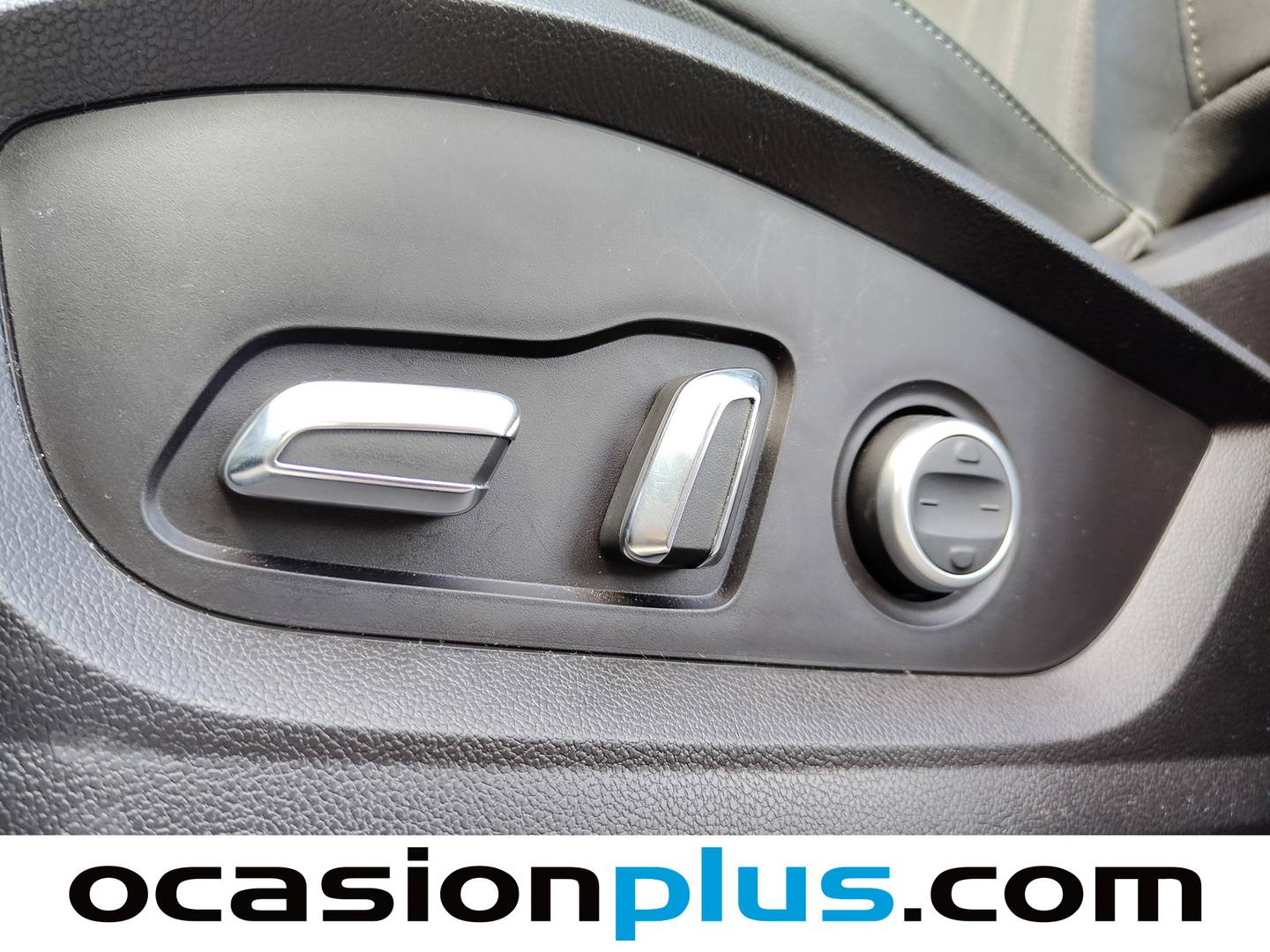 Acabados EBRO S800 EBRO S800 1.6 TGDI Luxury DCT (147 CV) 7 Plazas