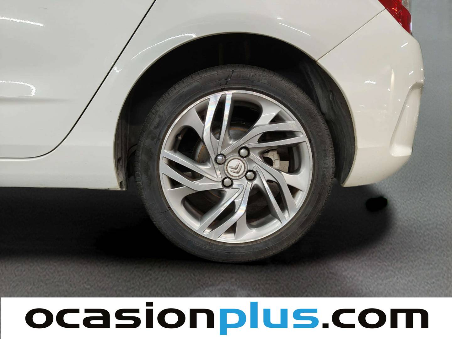 Extras y acabados del Citroën C4 Citroën C4 1.6 e-HDI Collection (114 CV)