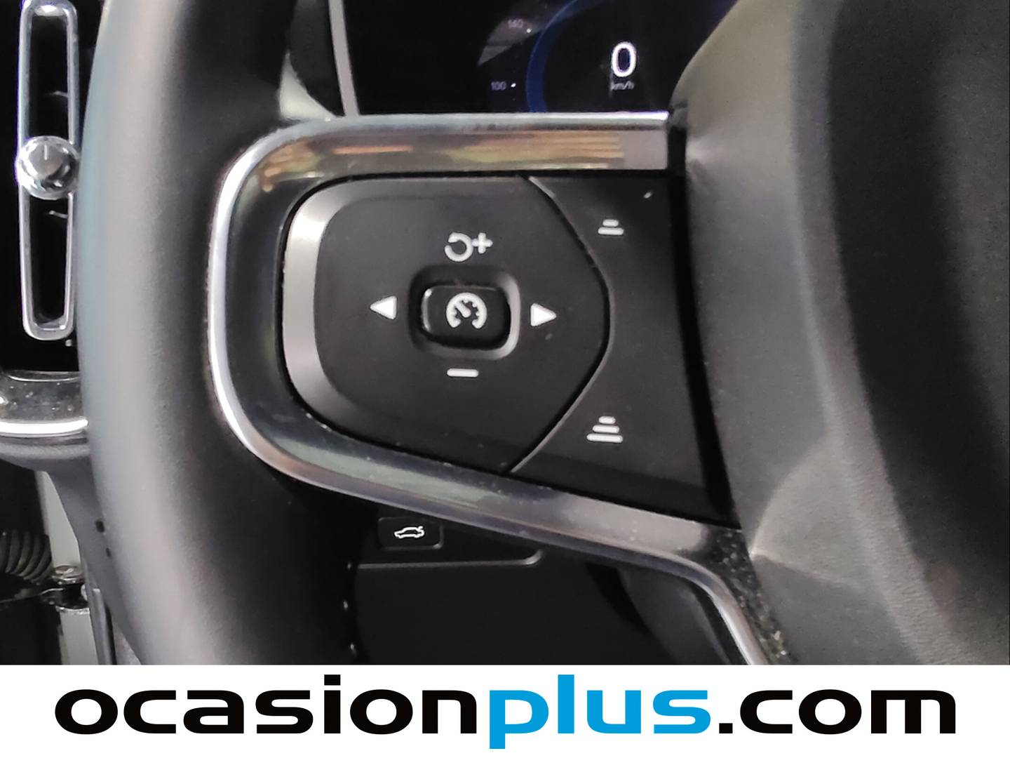 Foto Volvo XC40 Volvo XC40 B3 G Momentum Pro Auto (163 CV)