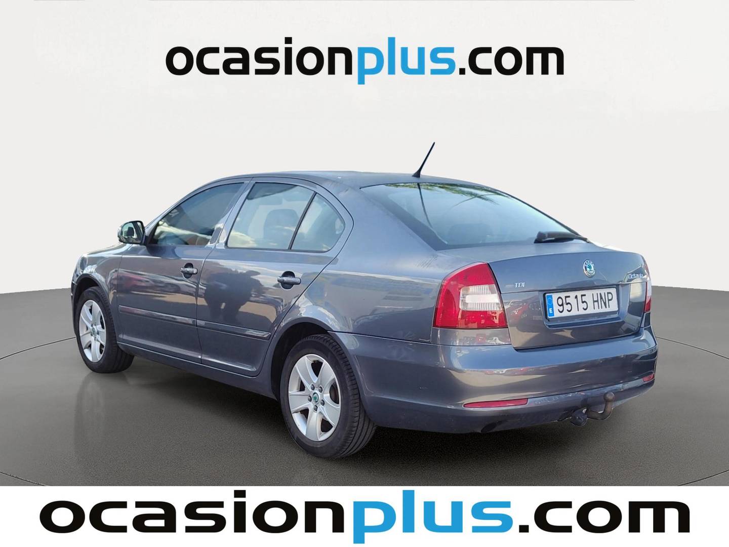 Foto trasera Skoda Octavia Skoda Octavia 1.6 TDI Active Plus (105 CV) izquierda