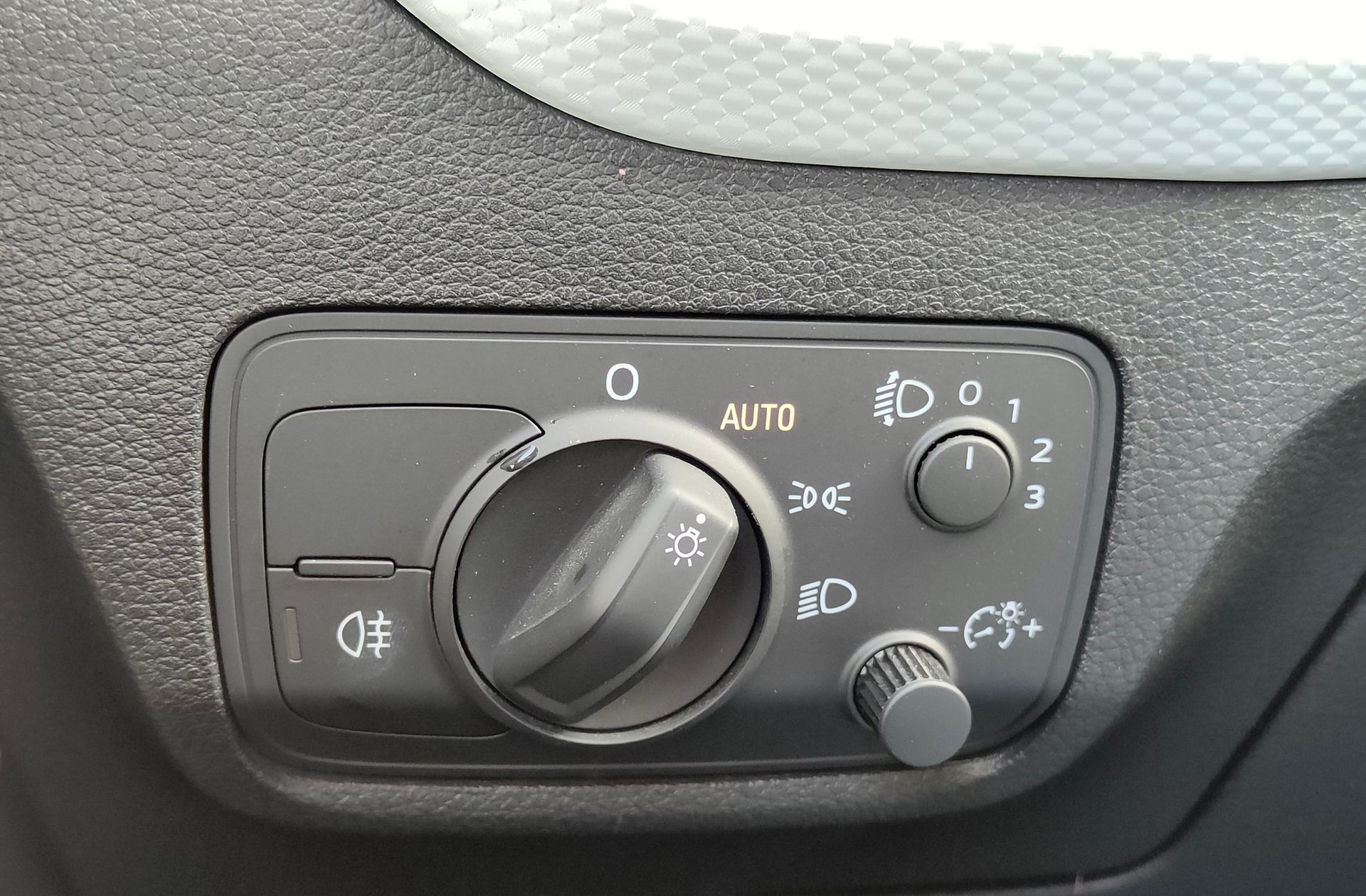 Audi Q2 Design 30 TDI S Tronic - foto 23