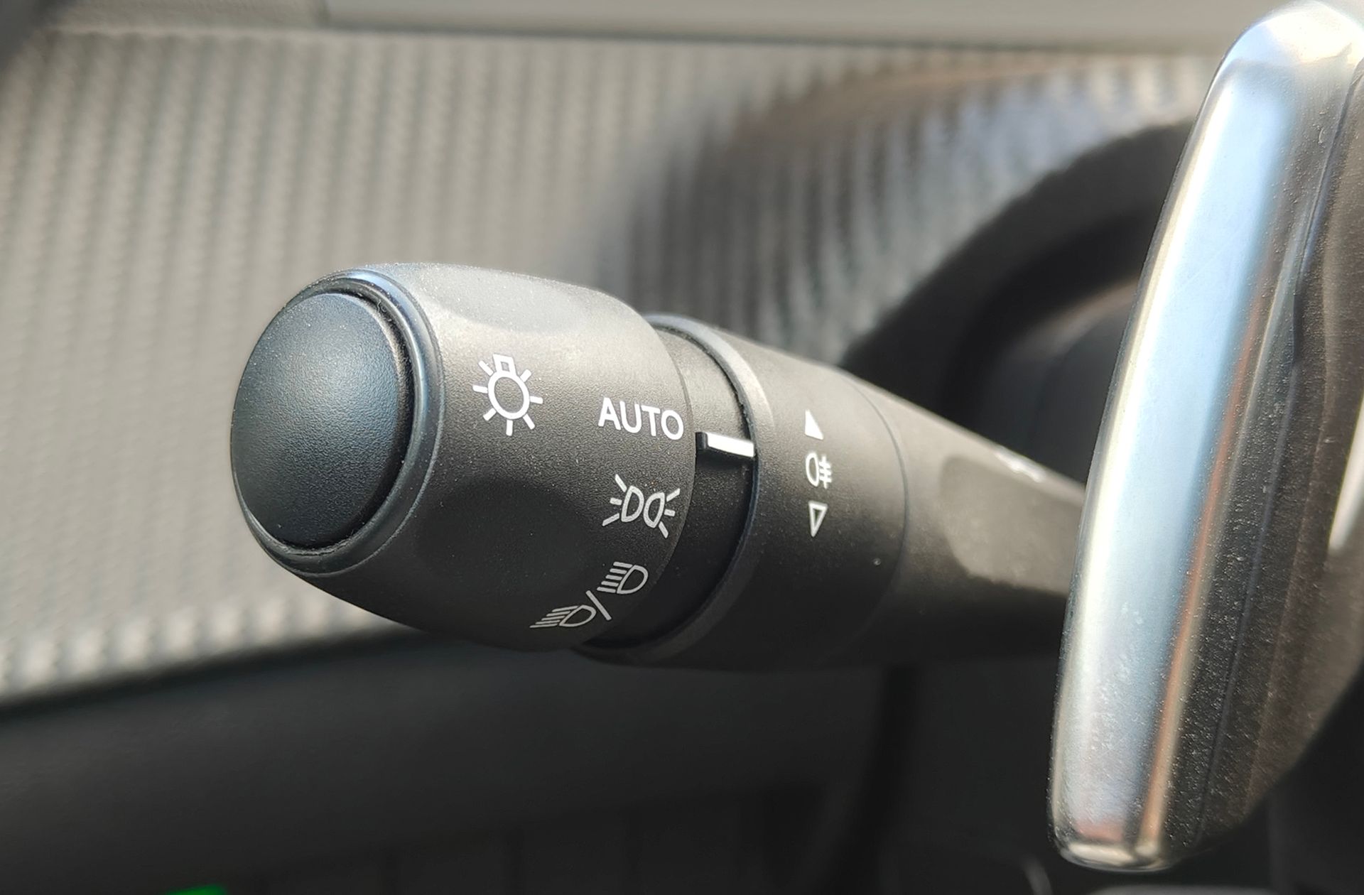 Peugeot 2008 Allure Hybrid eDCS6 - foto 26
