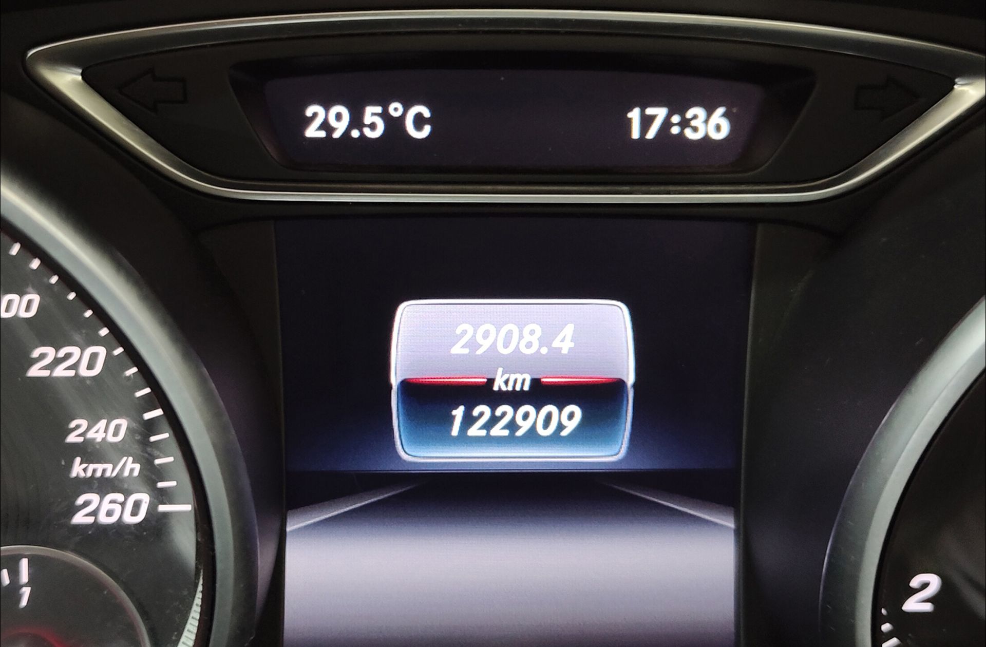 Mercedes-Benz CLA 200 - foto 7