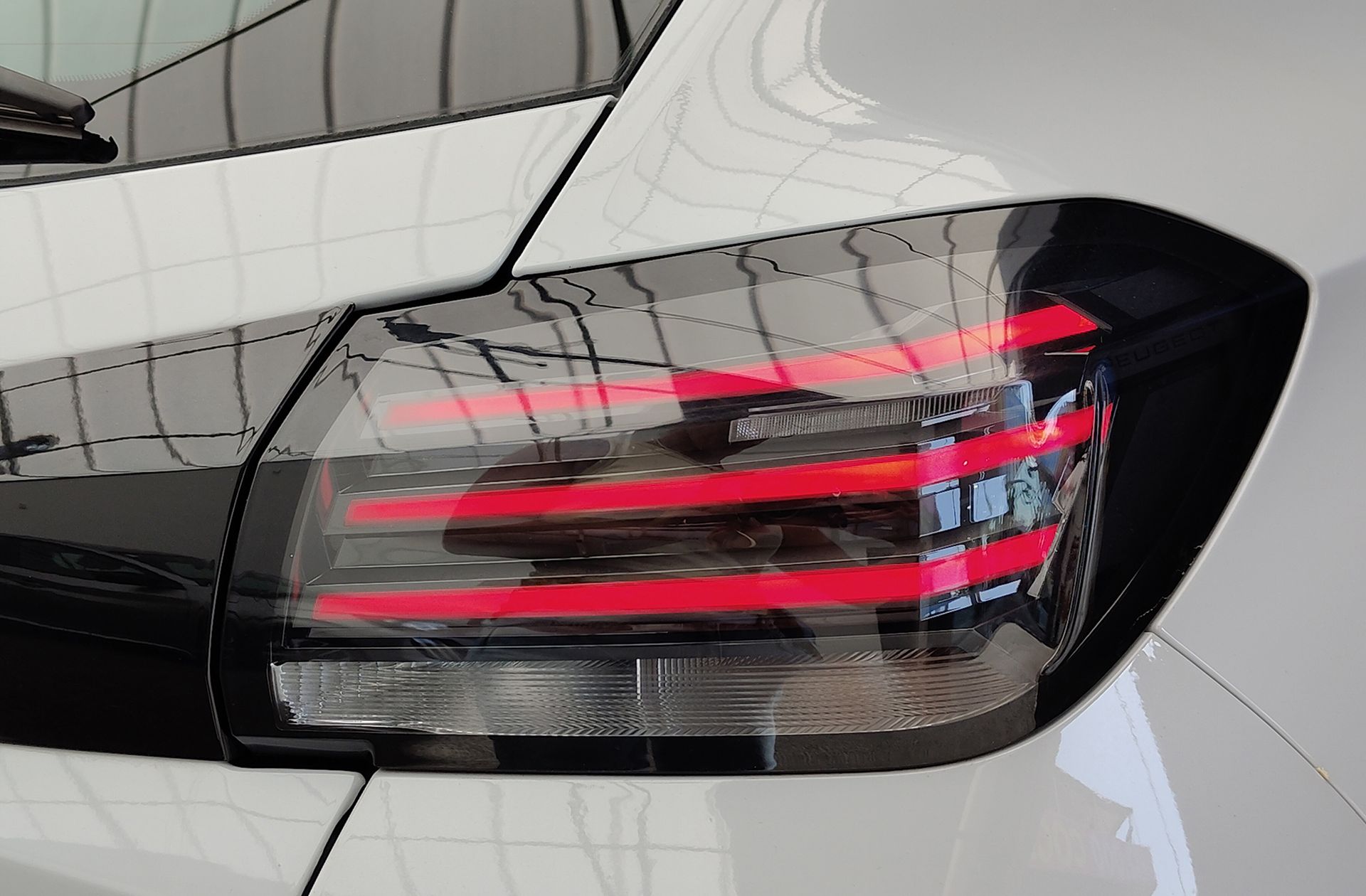 Peugeot 208 Style Hybrid 110 eDCS6 - foto 15