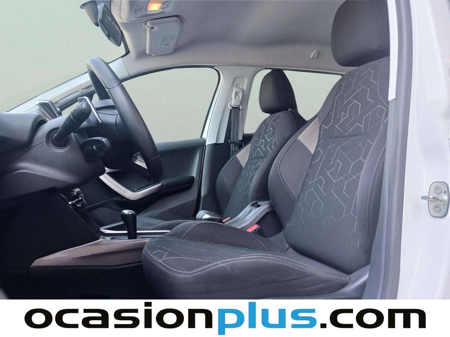 Foto asientos delanteros Peugeot 2008 Peugeot 2008 VTI 82 Active ETG5 (82 CV)