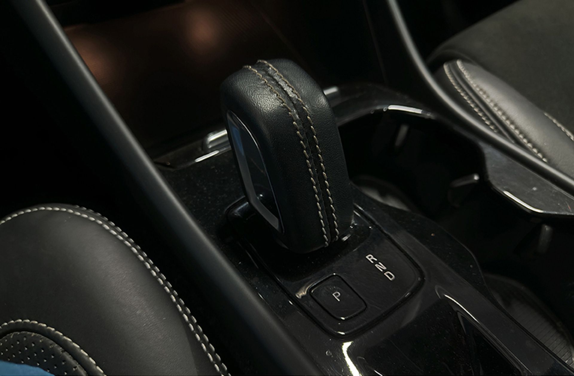 Volvo XC40 D3 R-Design - foto 5