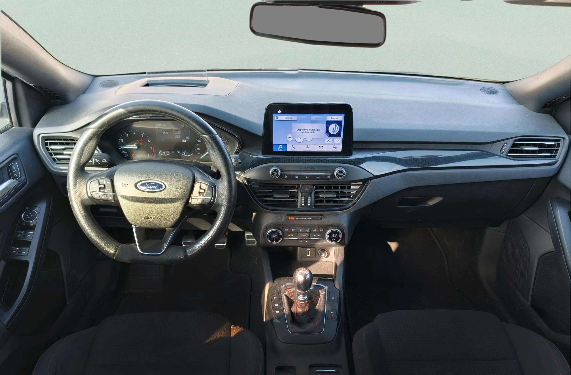 Ford Focus 1.0 EcoBoost ST-Line - foto 24