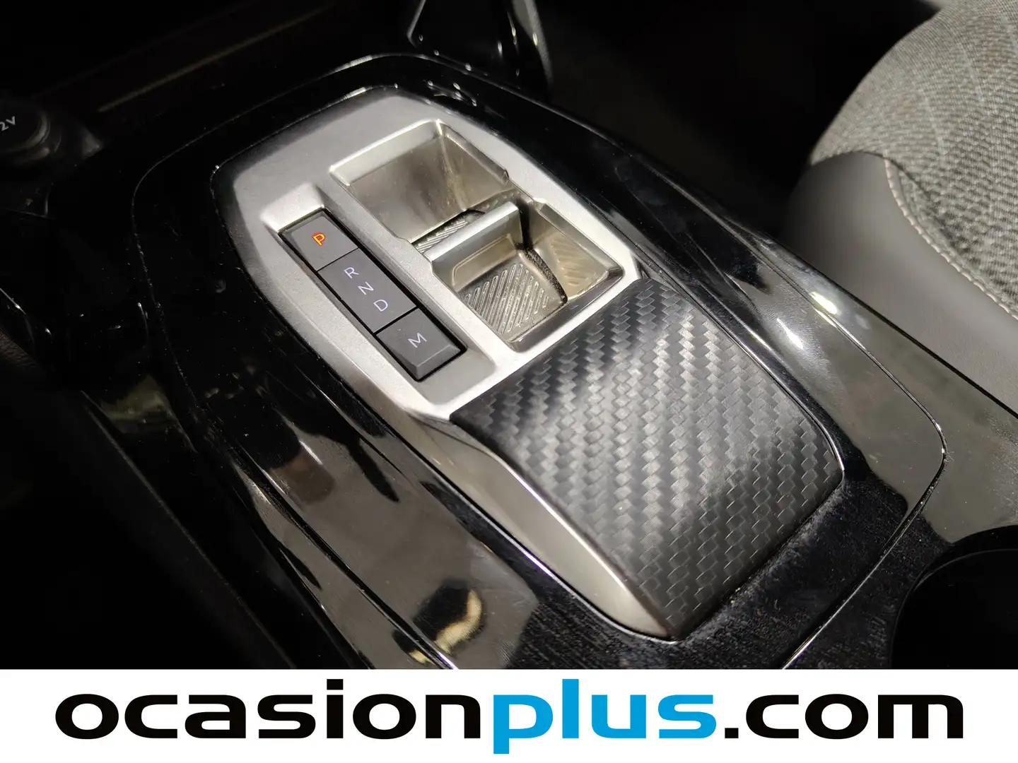 Foto Peugeot 2008 Peugeot 2008 Allure Hybrid eDCS6 (136 CV)