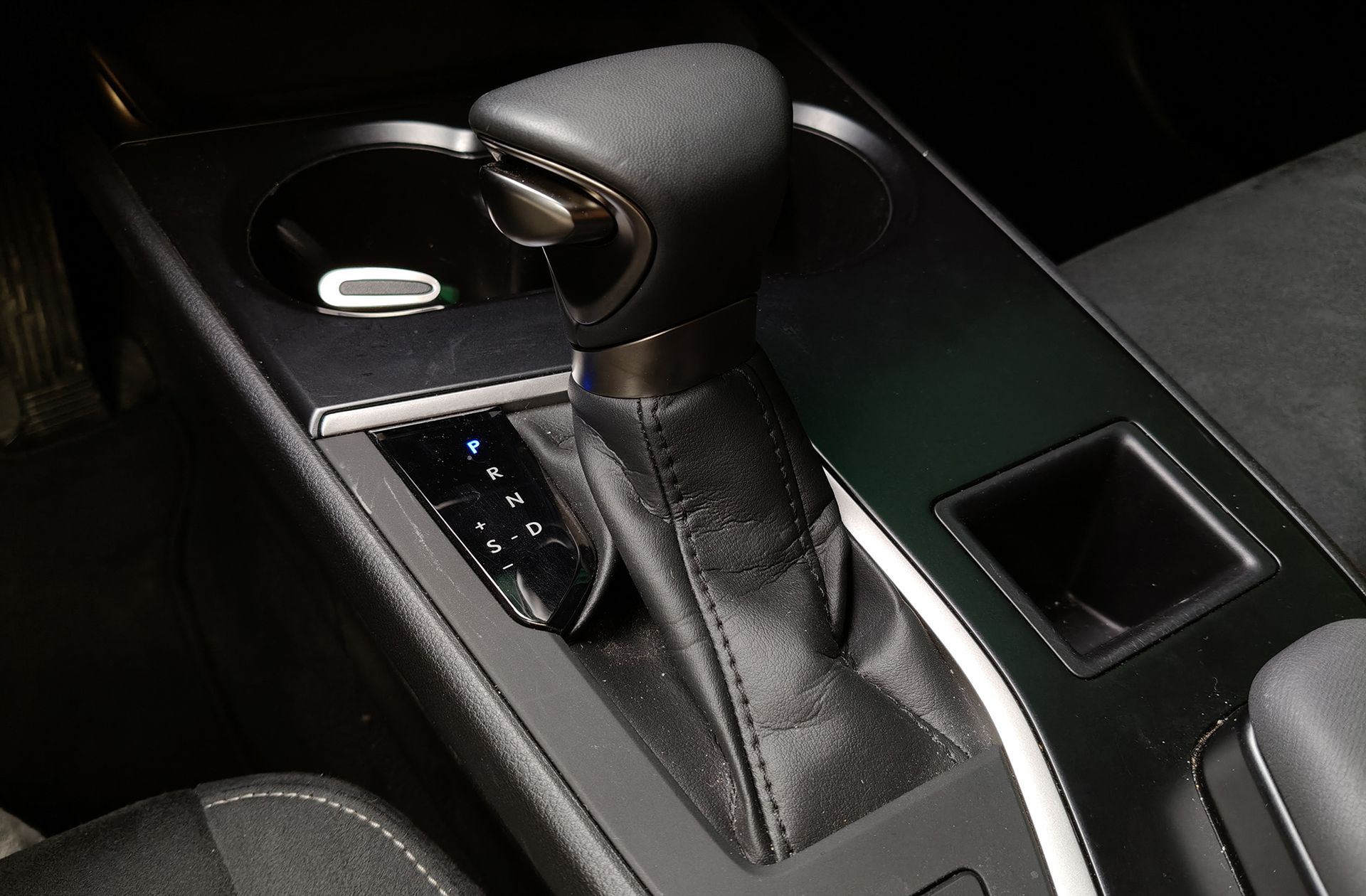 Lexus UX 250h Premium - foto 5