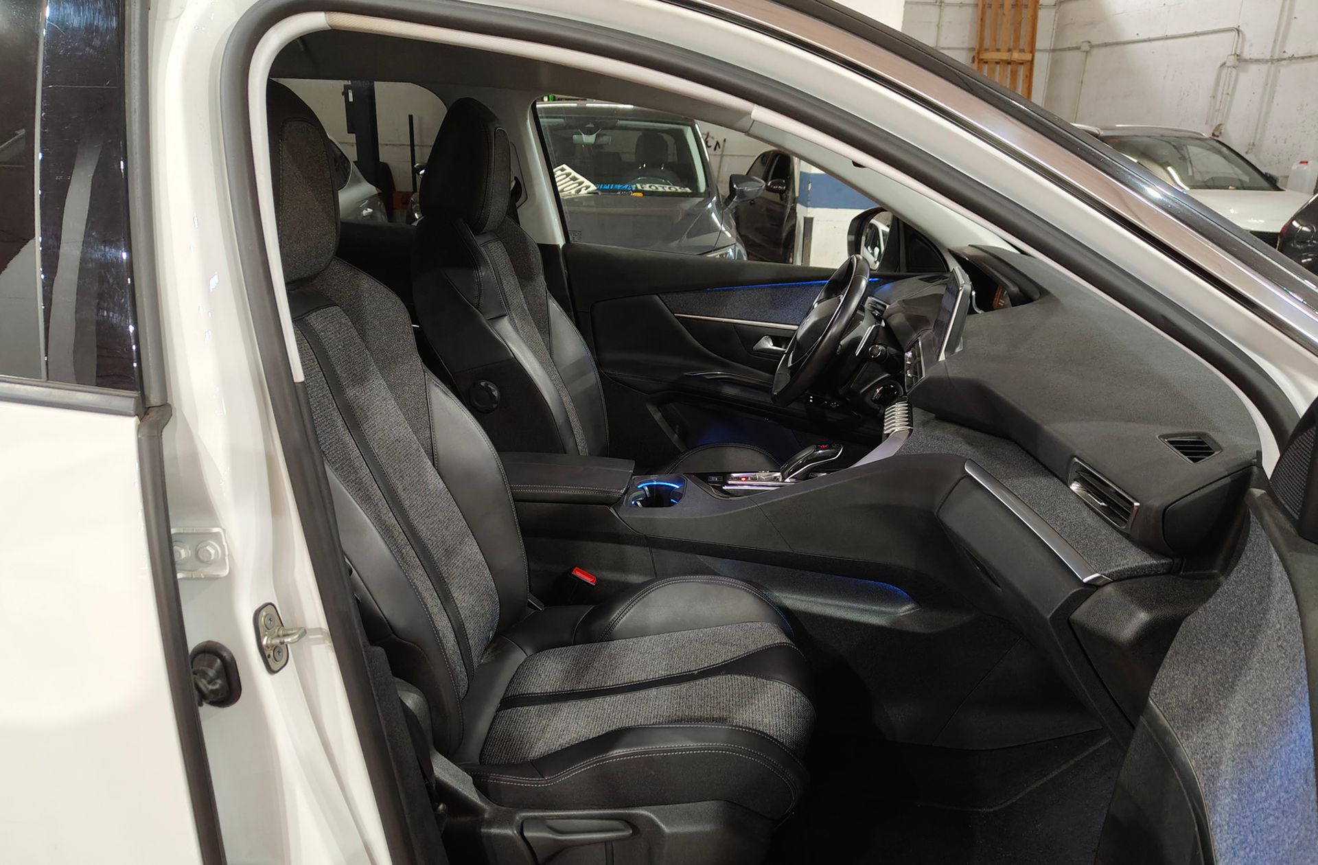 Peugeot 3008 BlueHDi 120 Allure EAT6 - foto 19