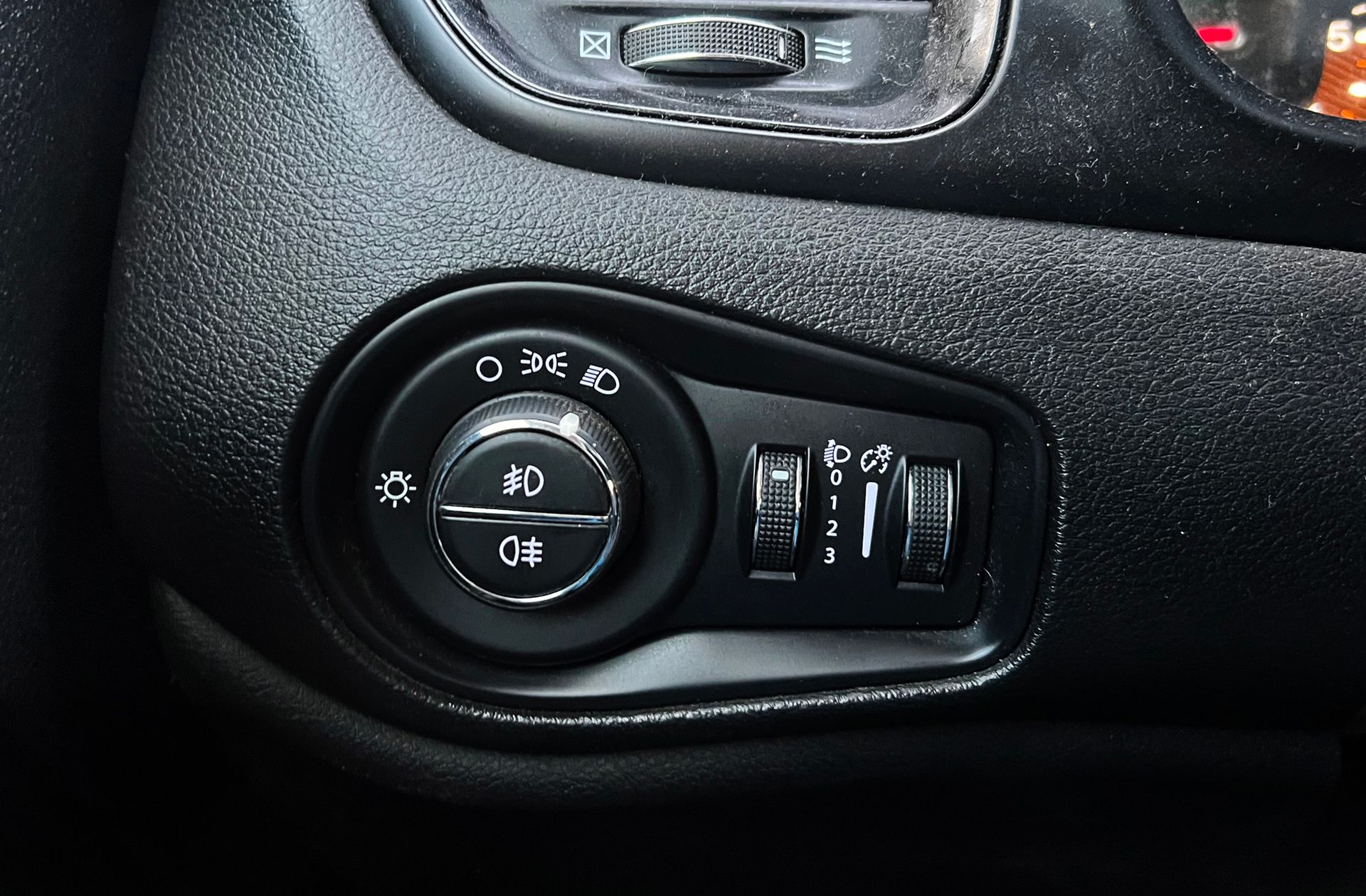 Jeep Renegade 2.0 MultiJet Night Eagle 4x4 - foto 20