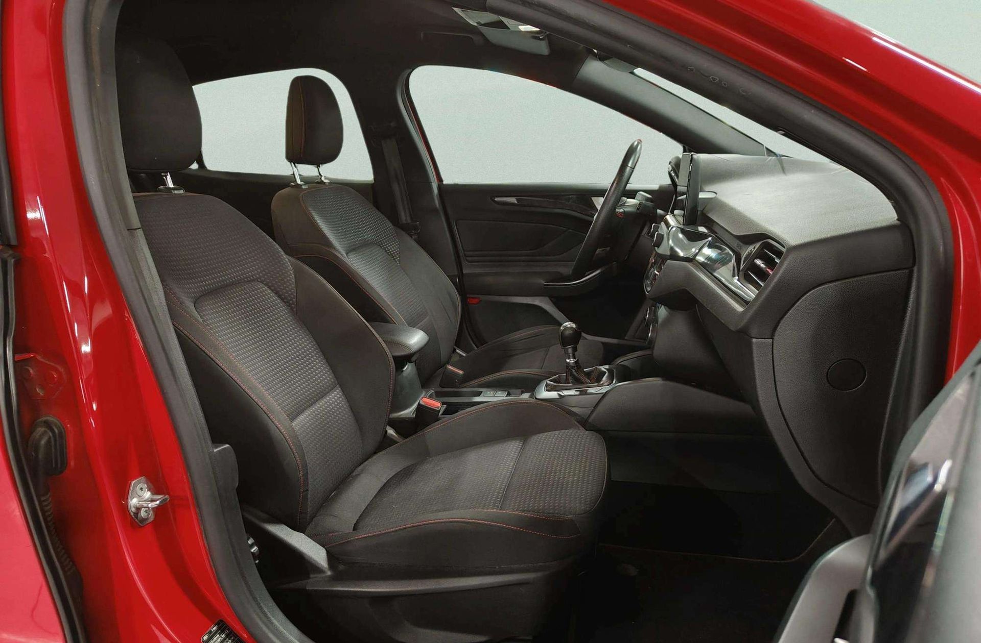 Ford Focus 1.0 EcoBoost ST-Line - foto 21
