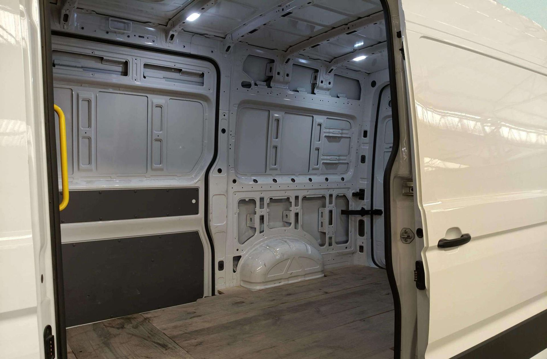 Volkswagen Crafter 35 Furgón Batalla Media L3H2 2.0 TDI - foto 11