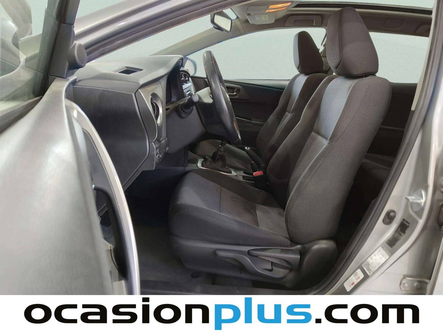 Foto asientos delanteros Toyota Auris Toyota Auris 130 Touring Sports Active (132 CV)