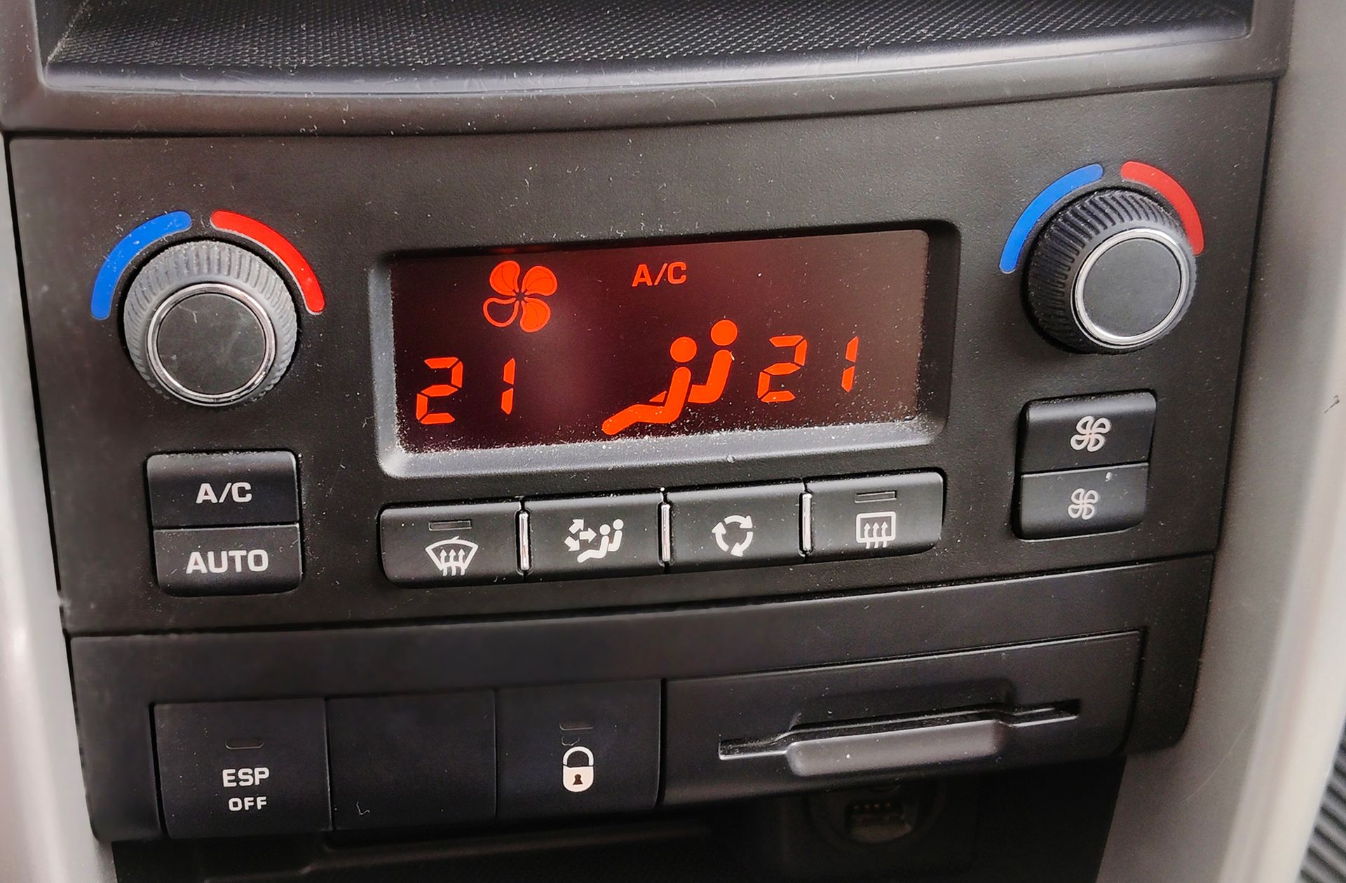 Peugeot 207 1.6 HDi Sport FAP - foto 23