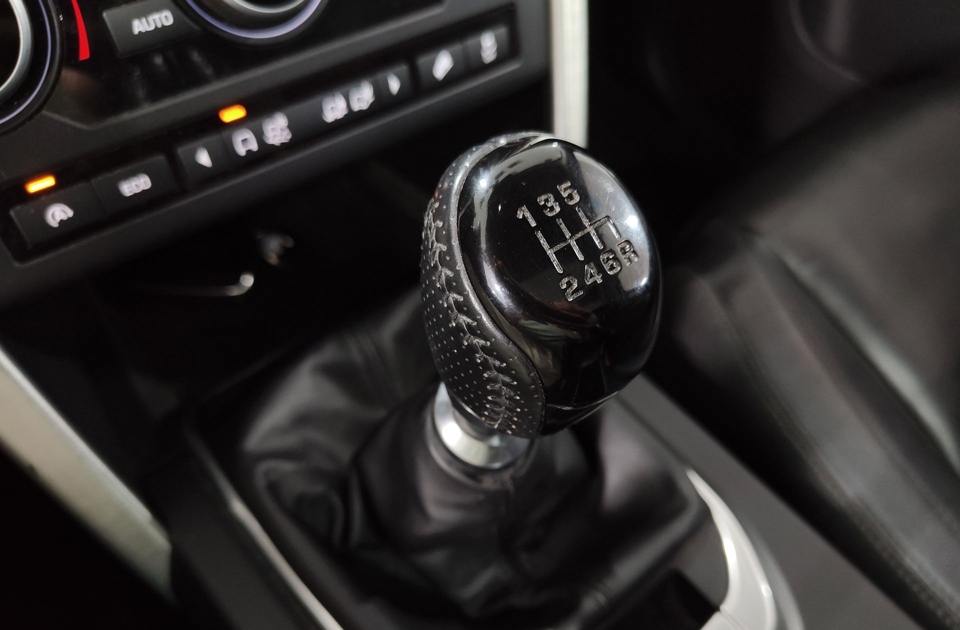 Land Rover Discovery Sport 2.0L TD4 SE 4x4 - foto 5