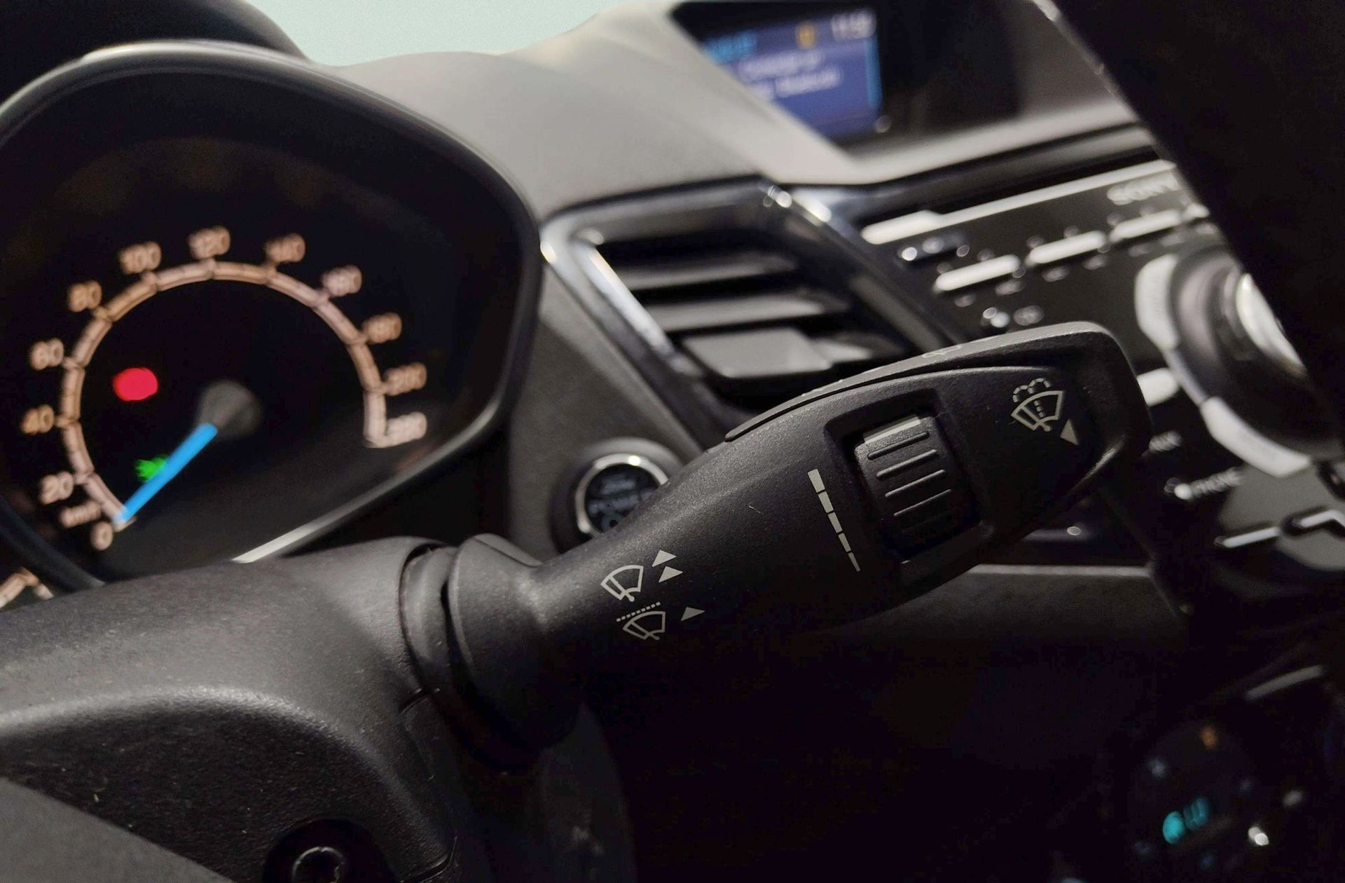 Ford Fiesta 1.0 EcoBoost Titanium - foto 21