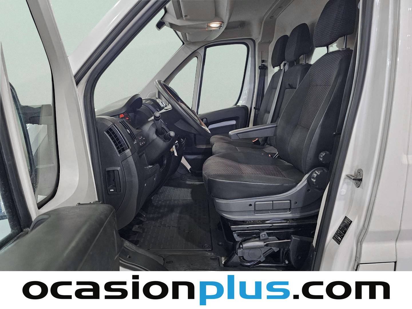 Foto asientos delanteros Peugeot Boxer Peugeot Boxer Furgon BlueHDi 140 S&S Pack 335 L2H2 (140 CV)