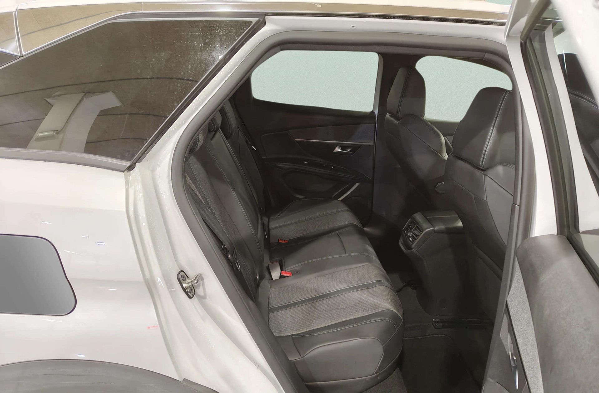 Peugeot 3008 300 Allure Pack e-EAT8 - foto 17