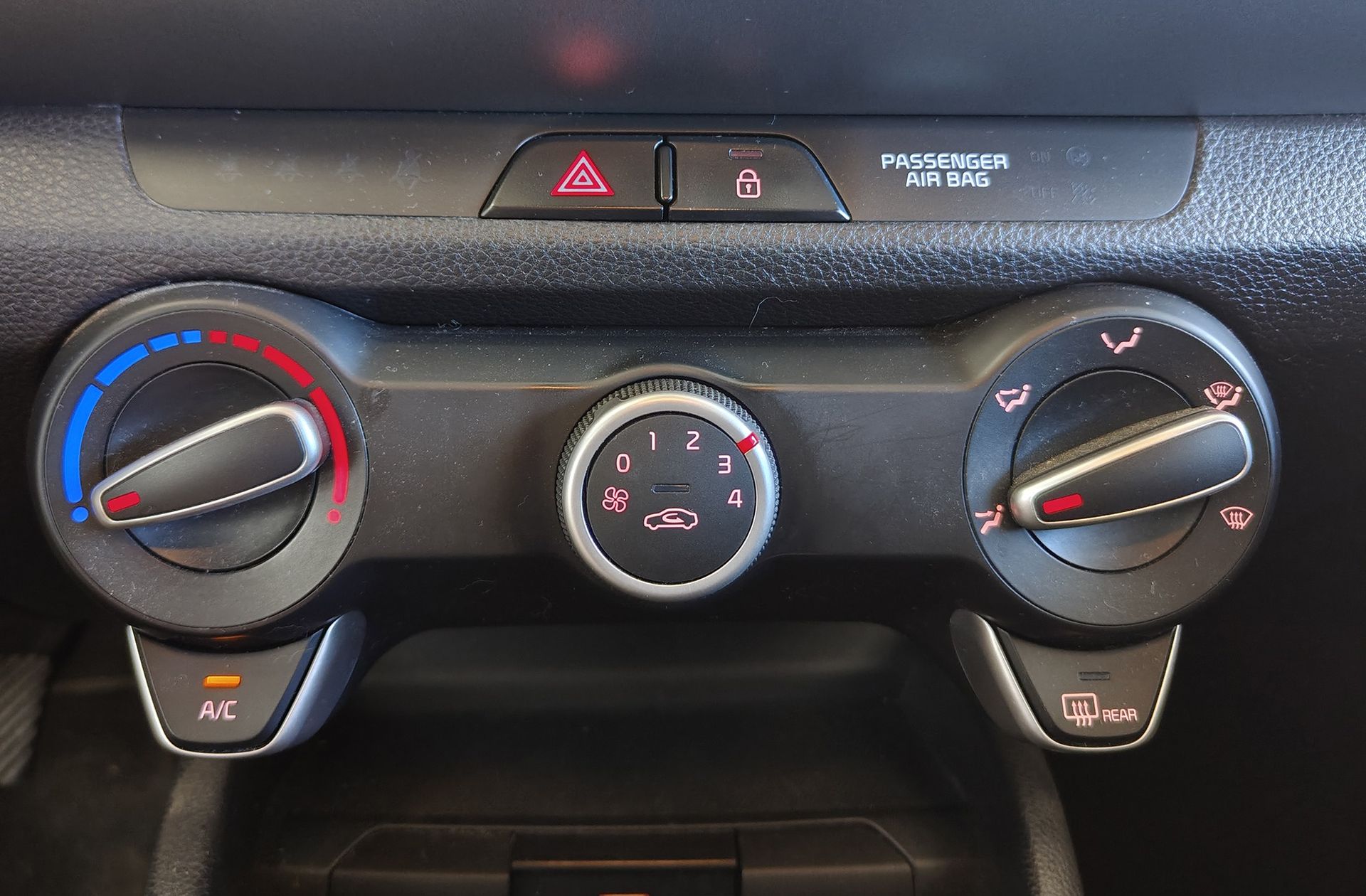 Kia Stonic 1.0 T-GDi MHEV iMT Concept - foto 32