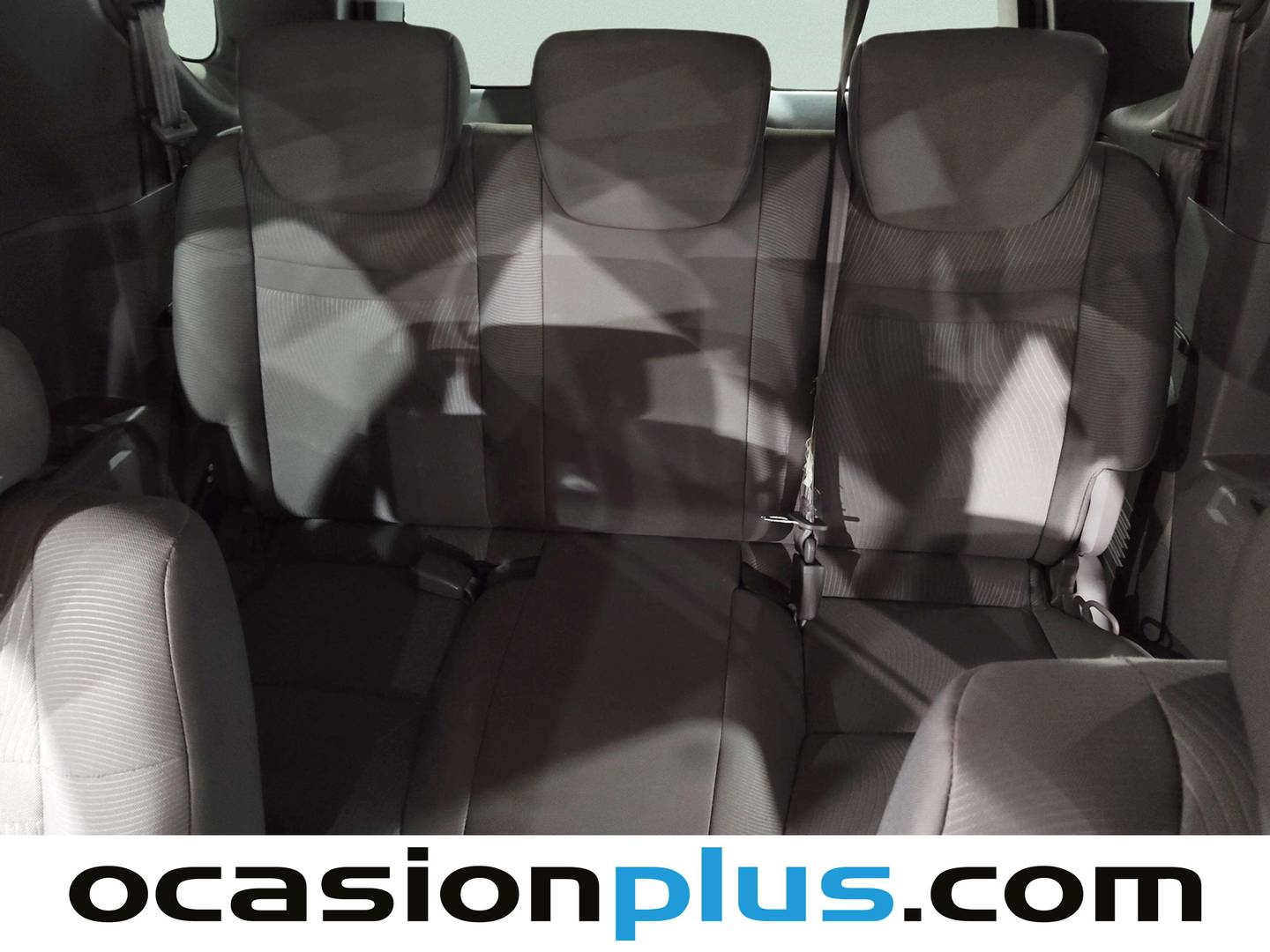 Extras y acabados del SsangYong Rodius Ssangyong Rodius D22T Line (178 CV)