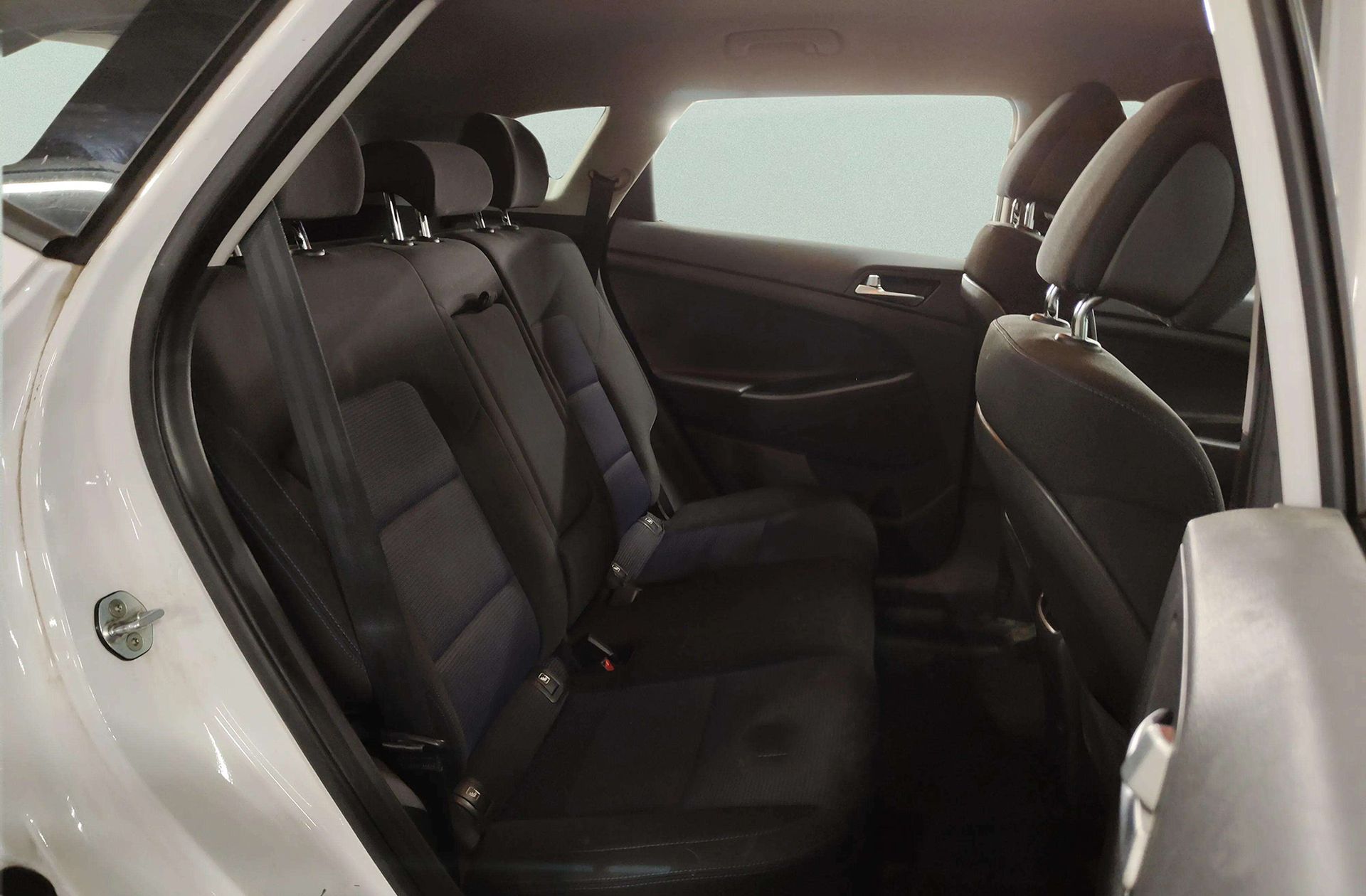 Hyundai Tucson 1.7 CRDi BlueDrive Klass 4x2 - foto 14
