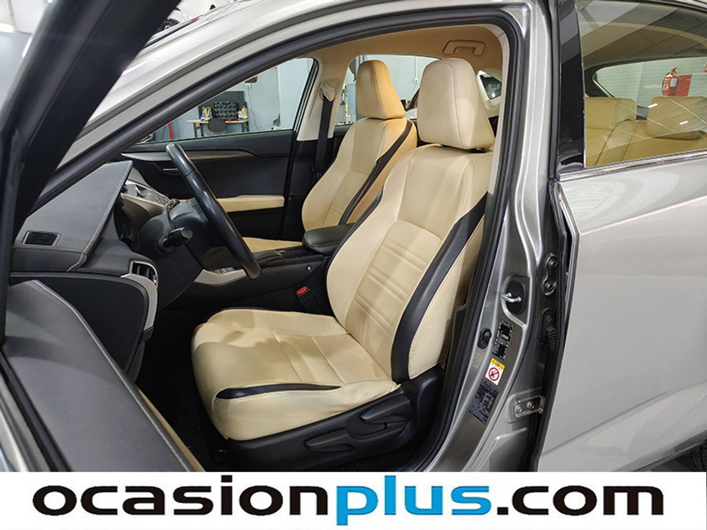 Foto Lexus NX Lexus NX Executive 4WD + Navibox (197 CV)