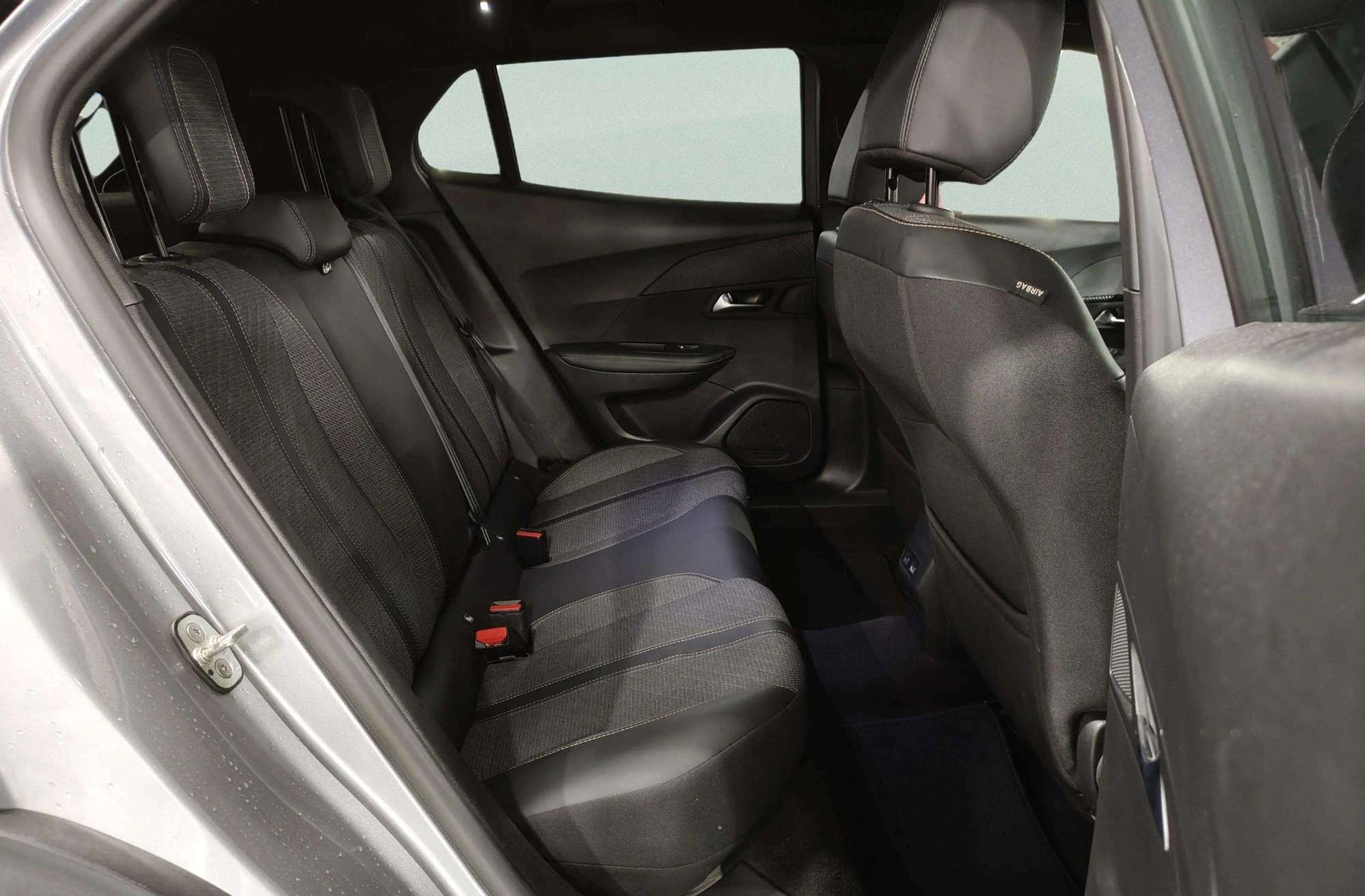 Peugeot 2008 Allure Hybrid eDCS6 - foto 18