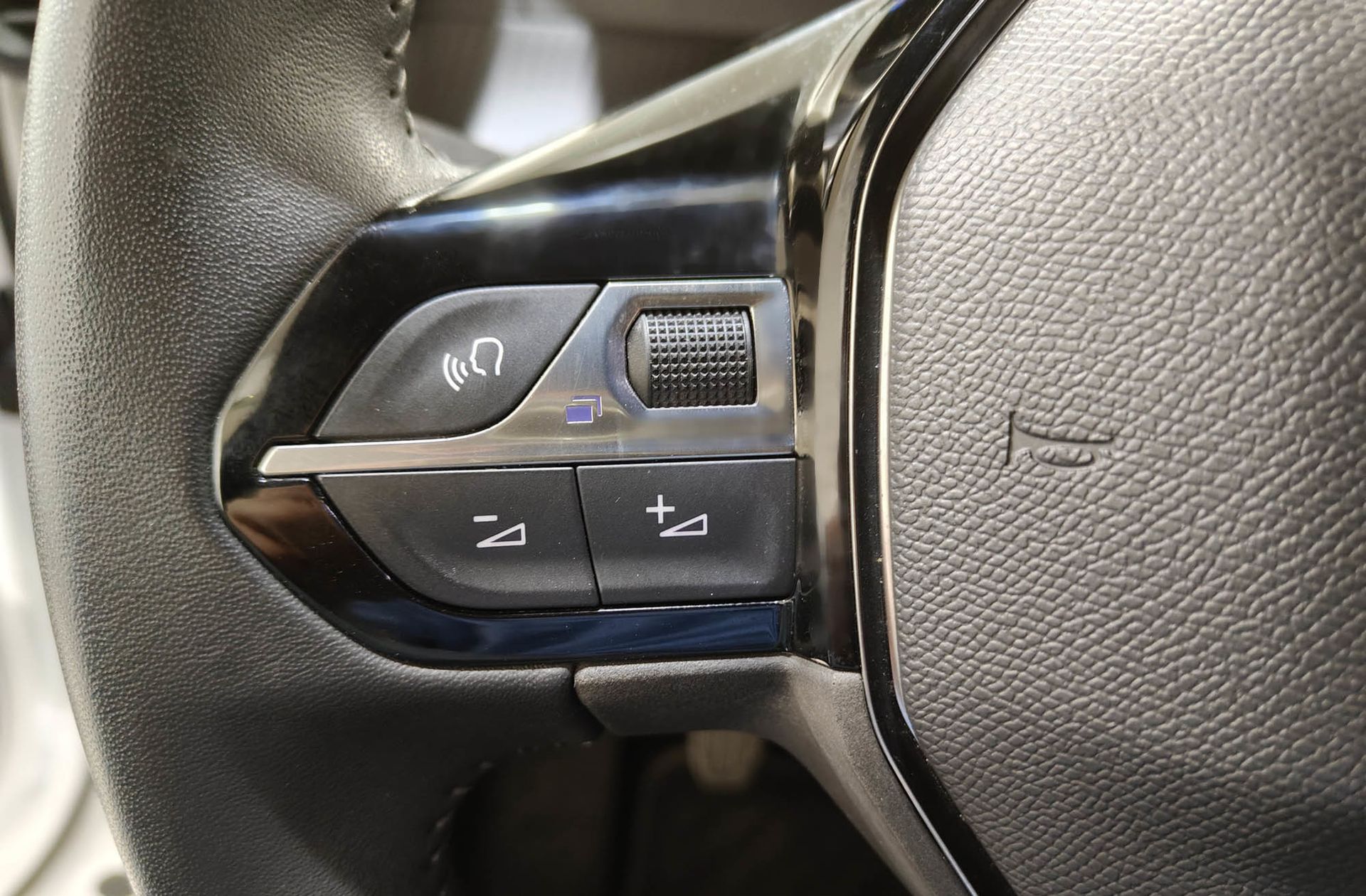 Peugeot 2008 PureTech 100 Allure Pack - foto 26