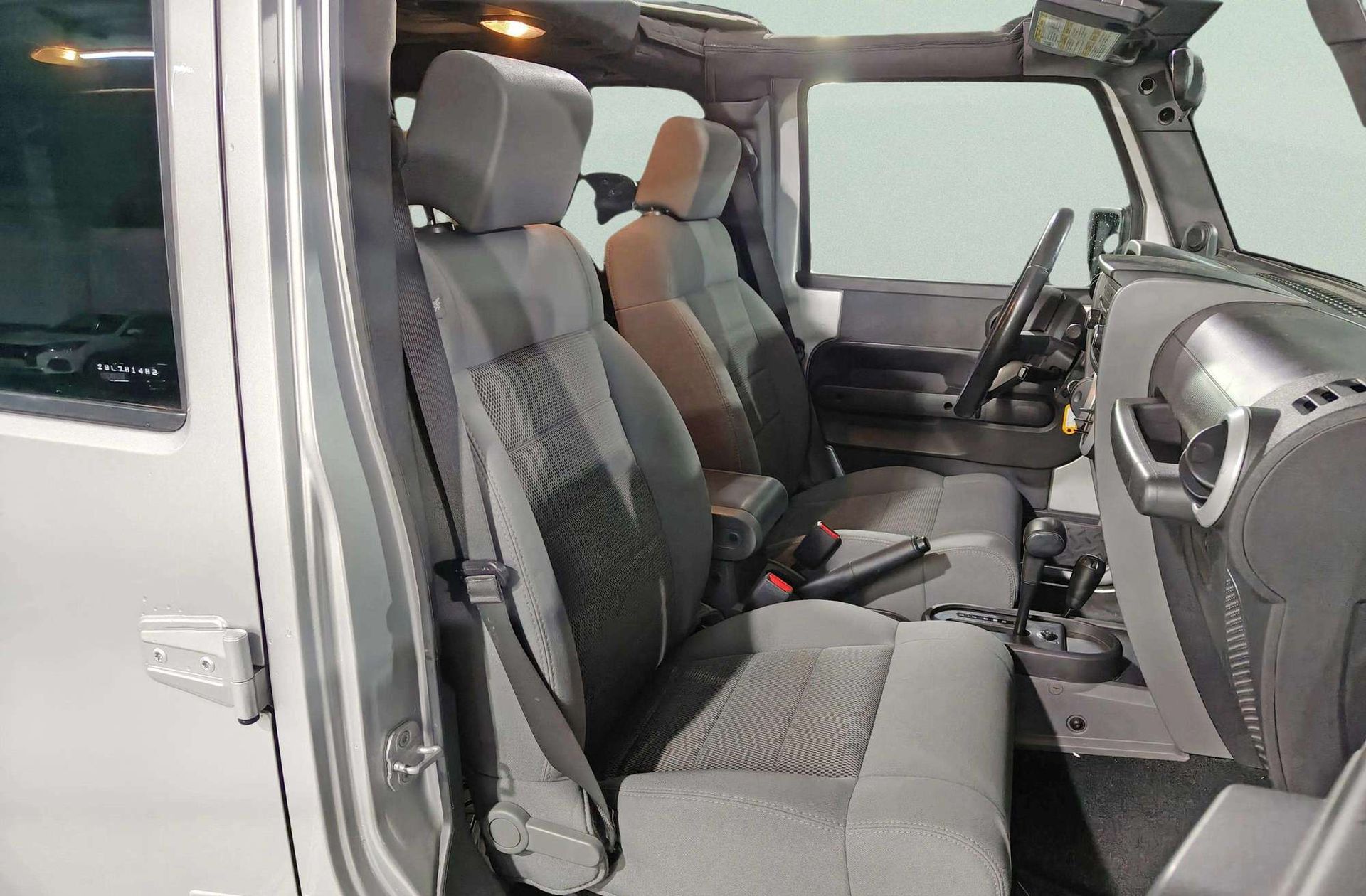 Jeep Wrangler 3.8 V6 Sahara 4x4 - foto 15