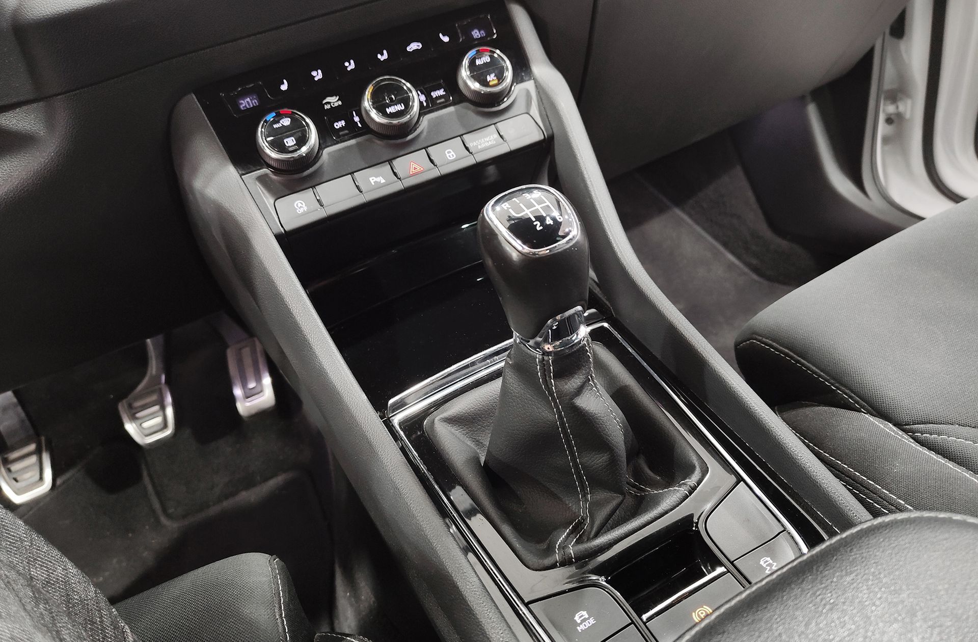 Škoda Karoq 2.0 TDI Sportline - foto 5
