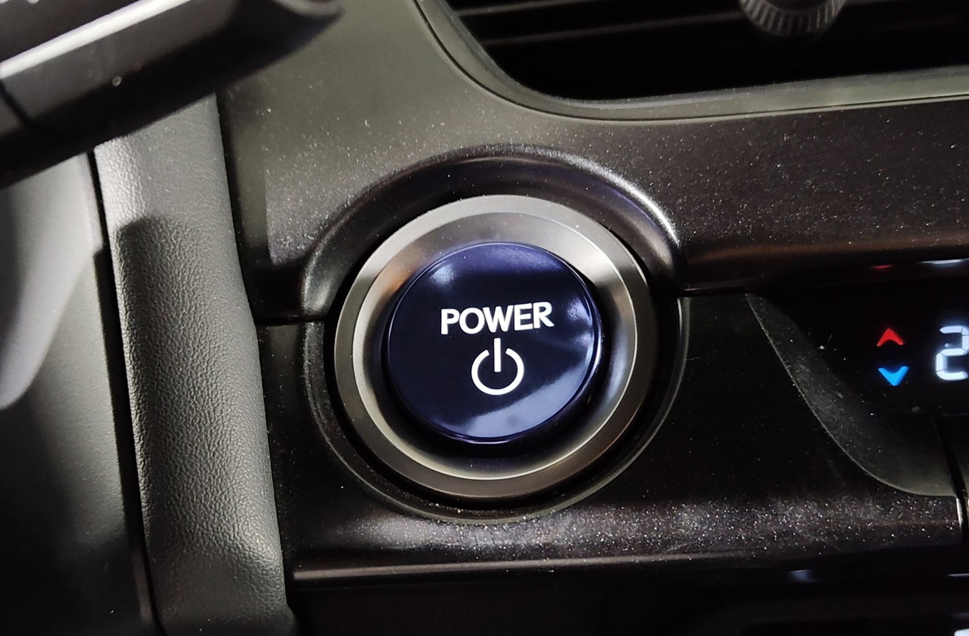 Lexus UX 250h Premium - foto 29