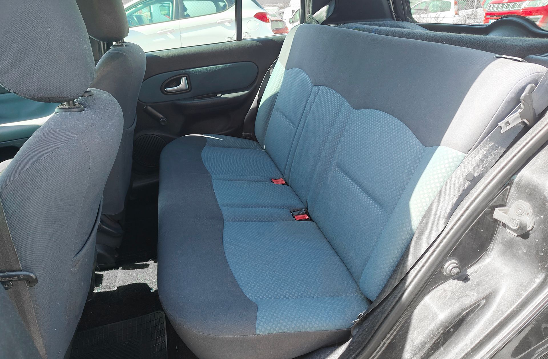 Renault Clio 1.5 dCi Community 5 plazas - foto 9