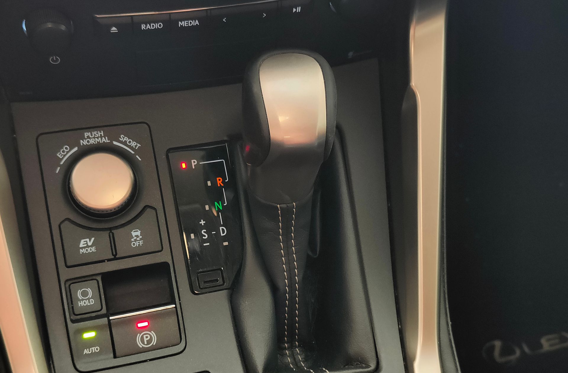 Lexus NX 300h Corporate 2WD - foto 5