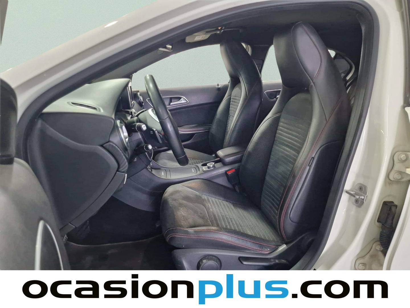 Foto asientos delanteros Mercedes Clase A Mercedes-Benz Clase A 180 CDI AMG Line (109 CV)