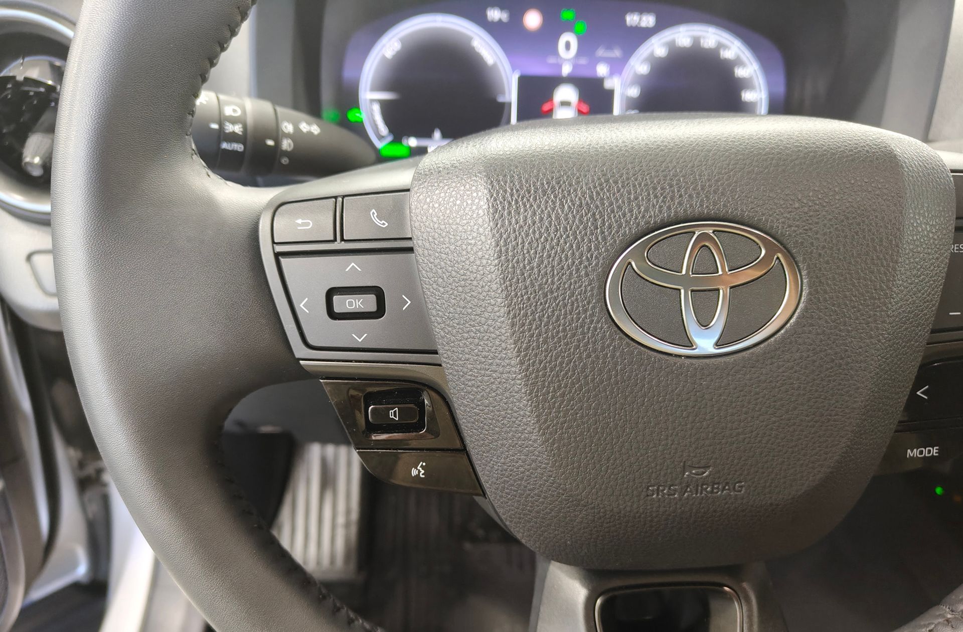 Toyota C-HR 180H Advance - foto 28