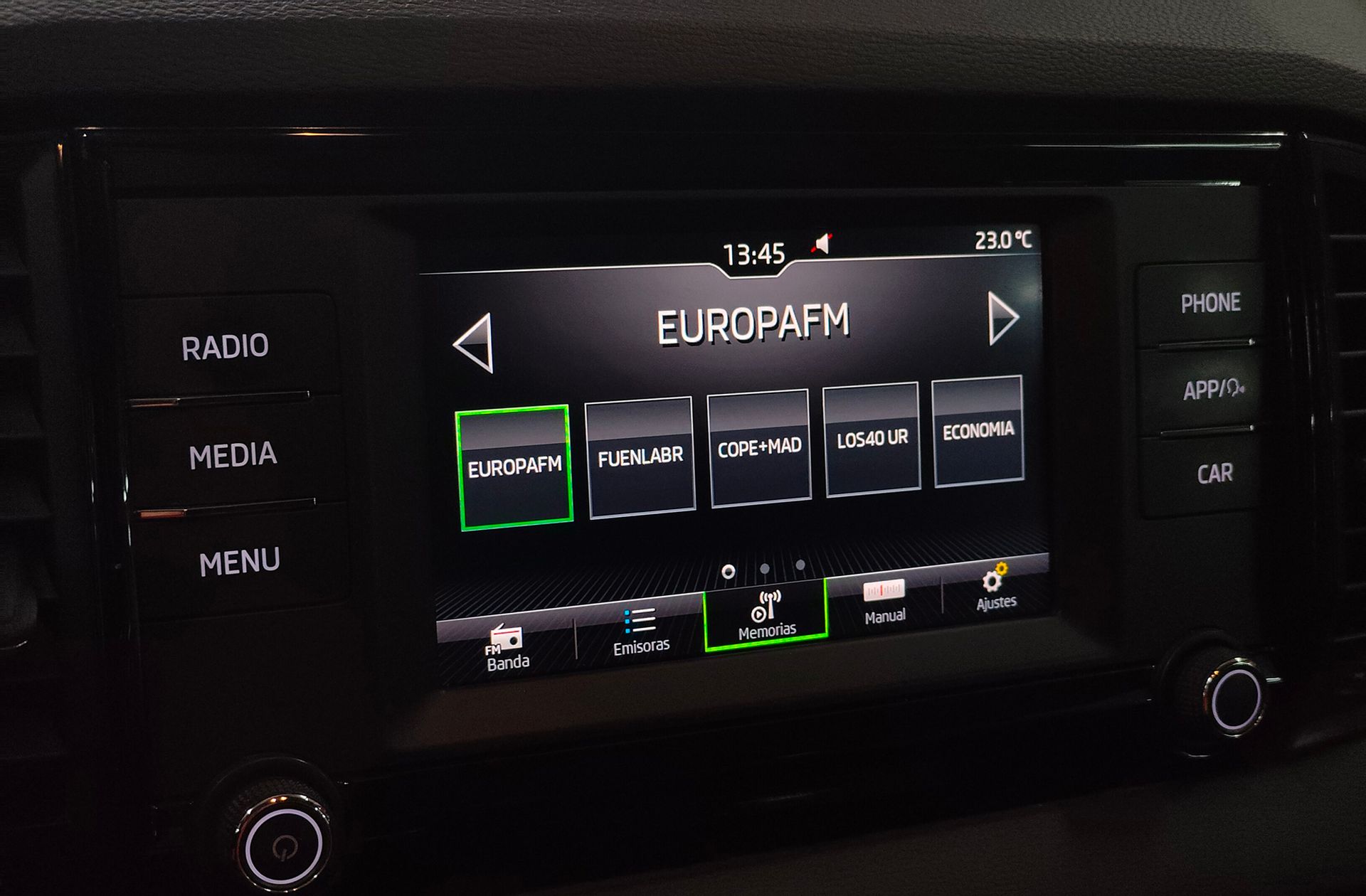 Škoda Karoq 1.0 TSI Active - foto 30