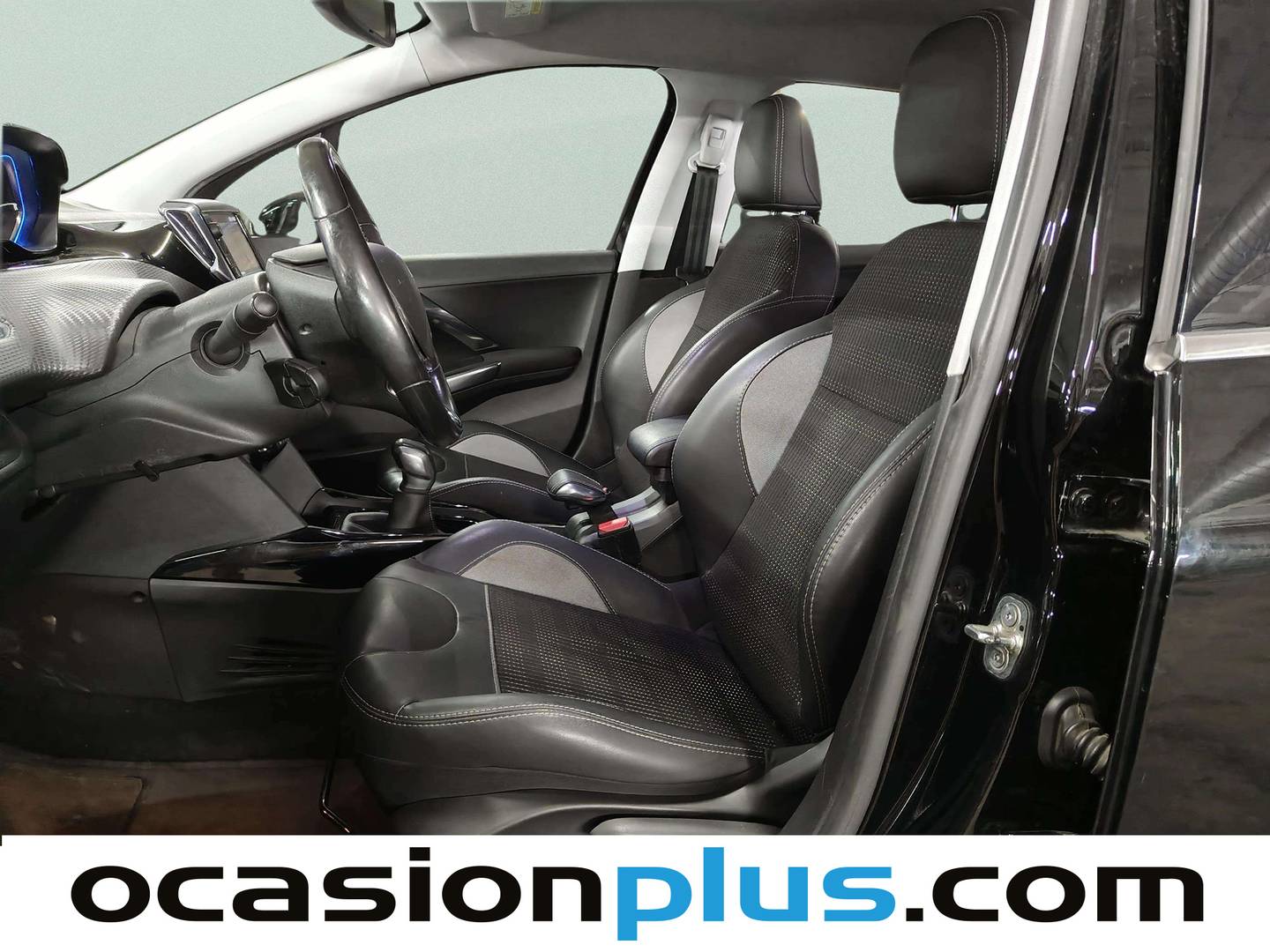 Foto asientos delanteros Peugeot 2008 Peugeot 2008 BlueHDi 100 Allure (100 CV)