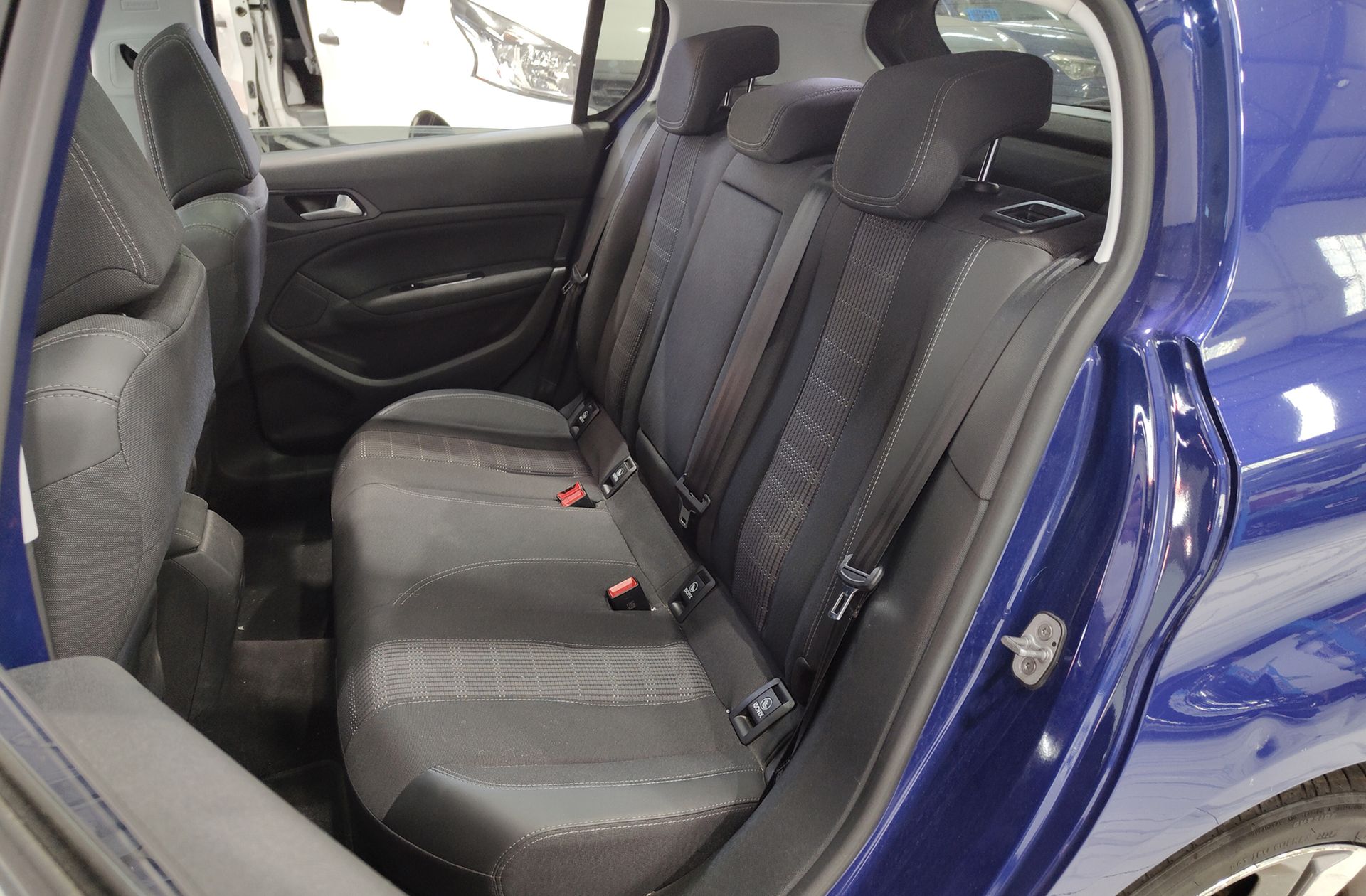 Peugeot 308 BlueHDi 120 Allure EAT6 - foto 13