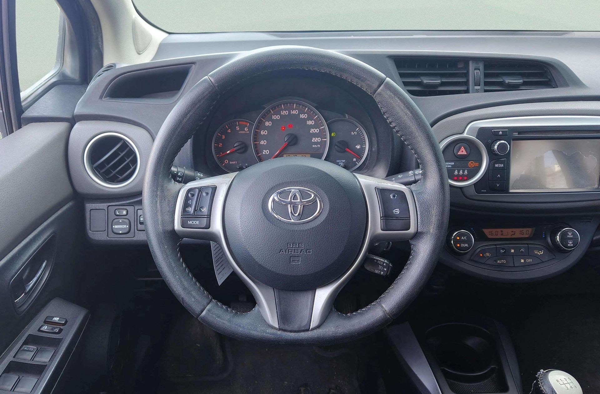 Toyota Yaris 90D Active - foto 17