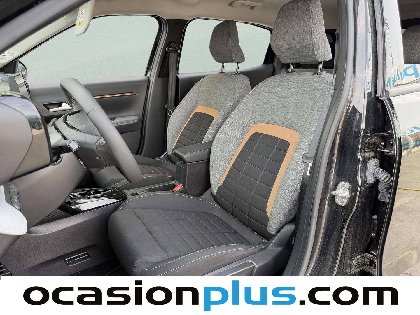 Foto asientos delanteros Citroën C3 Aircross Citroën C3 Aircross Hybrid 145 Plus e-DCS6 (145 CV)