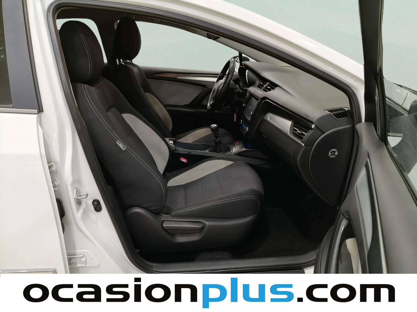 Foto Toyota Avensis Toyota Avensis 150D Advance (143 CV) siete plazas