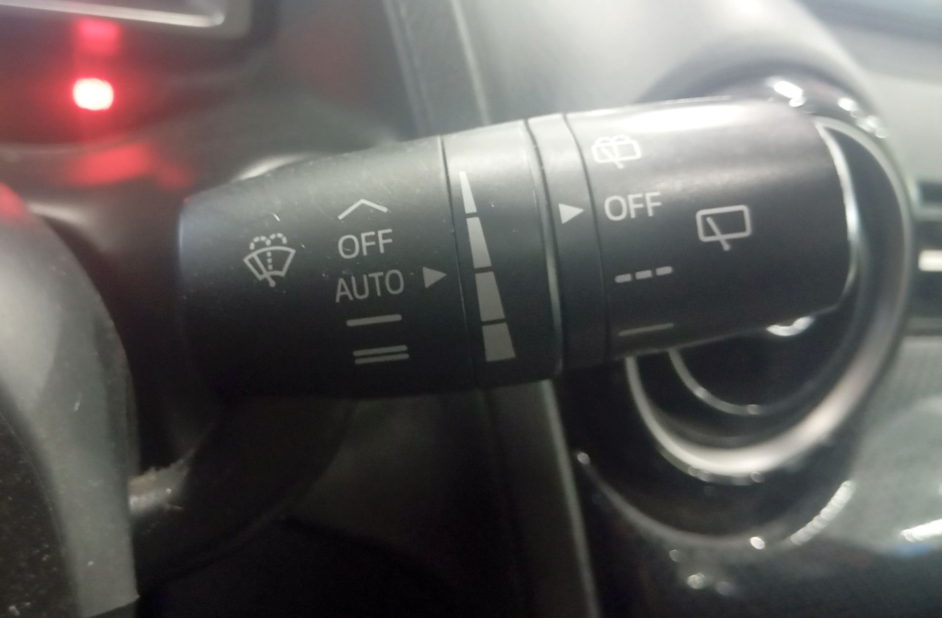 Mazda2 1.5 GE Black Tech Edition - foto 24