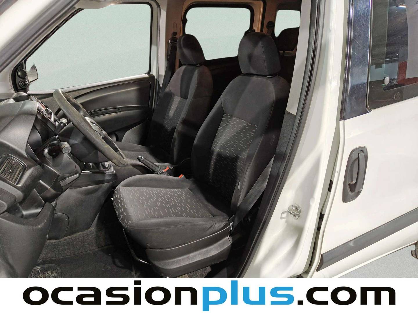 Foto asientos delanteros Opel Combo Opel Combo Tour 1.3 CDTI Expression L1 H1 (90 CV)