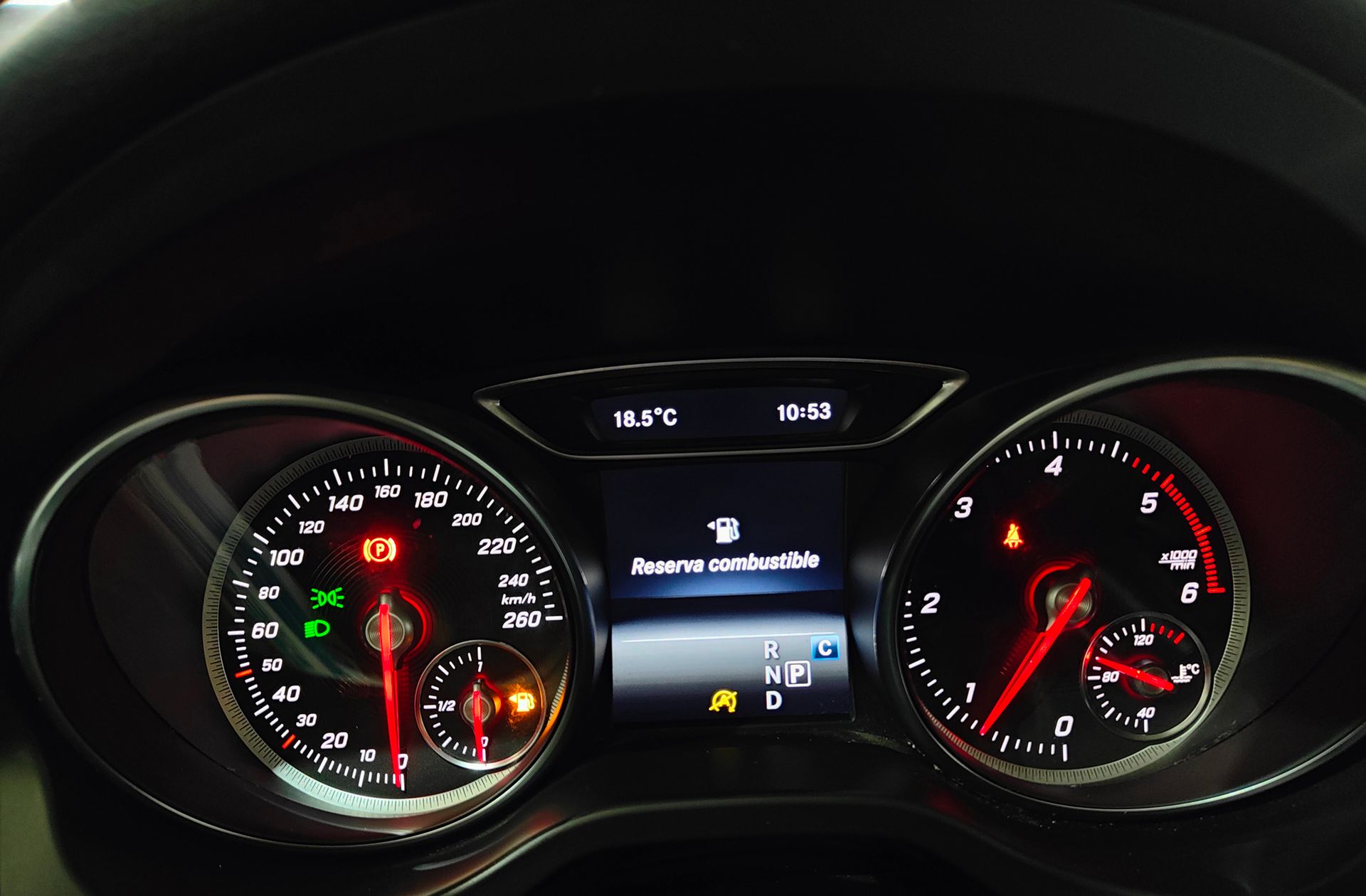 Mercedes-Benz CLA Shooting Brake 200 d Pack AMG - foto 26