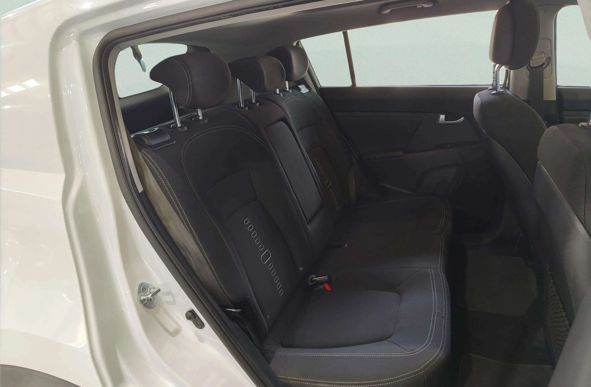 Kia Sportage 2.0 CRDi VGT Drive 4x2 - foto 18