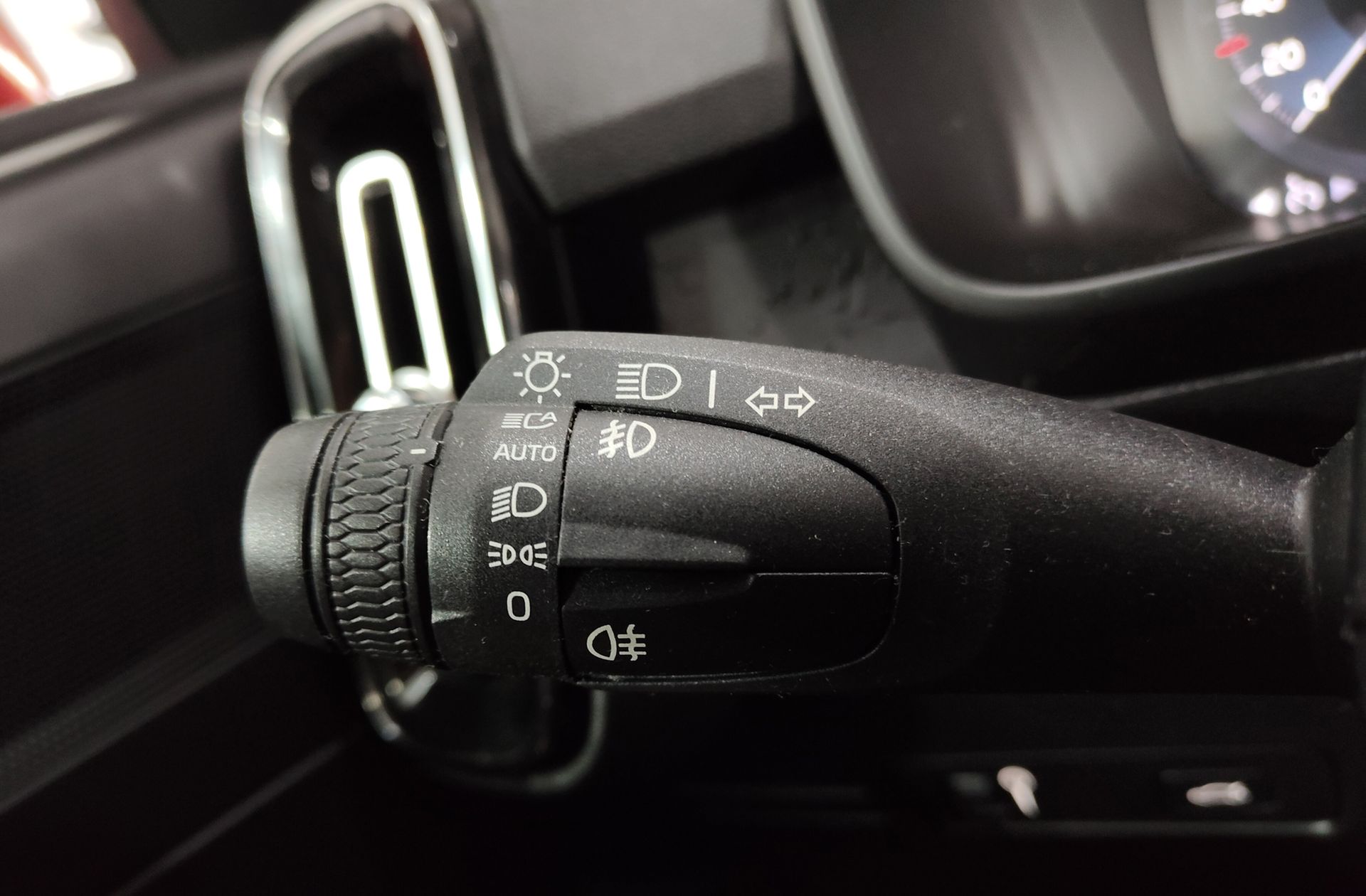 Volvo XC40 D3 Business Plus AWD - foto 27