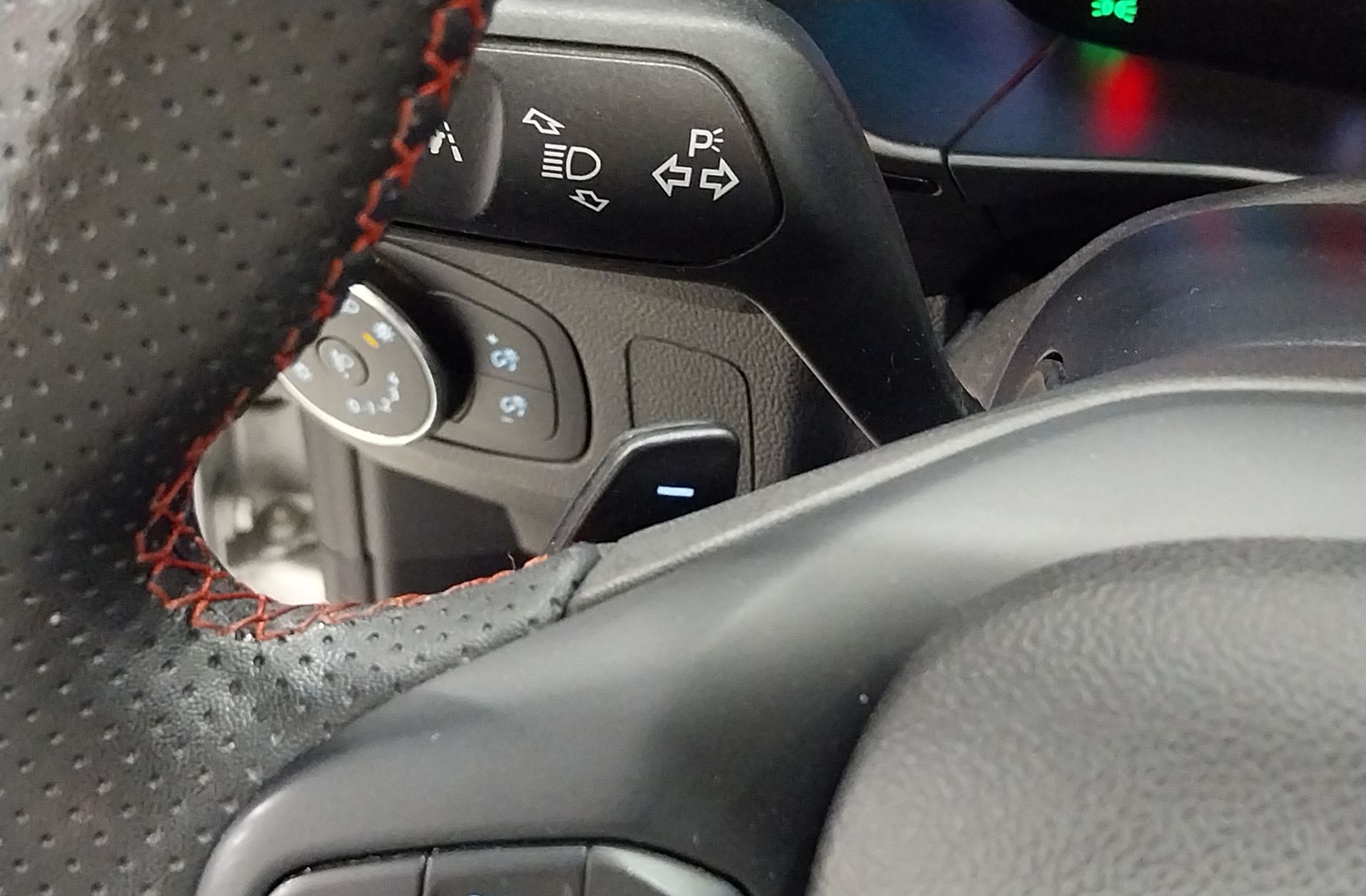 Ford Focus 1.0 EcoBoost MHEV ST-Line - foto 26